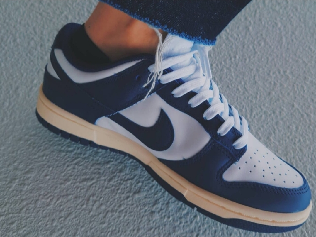 (W) Nike Dunk Low Vintage Midnight Navy 착용 스타일