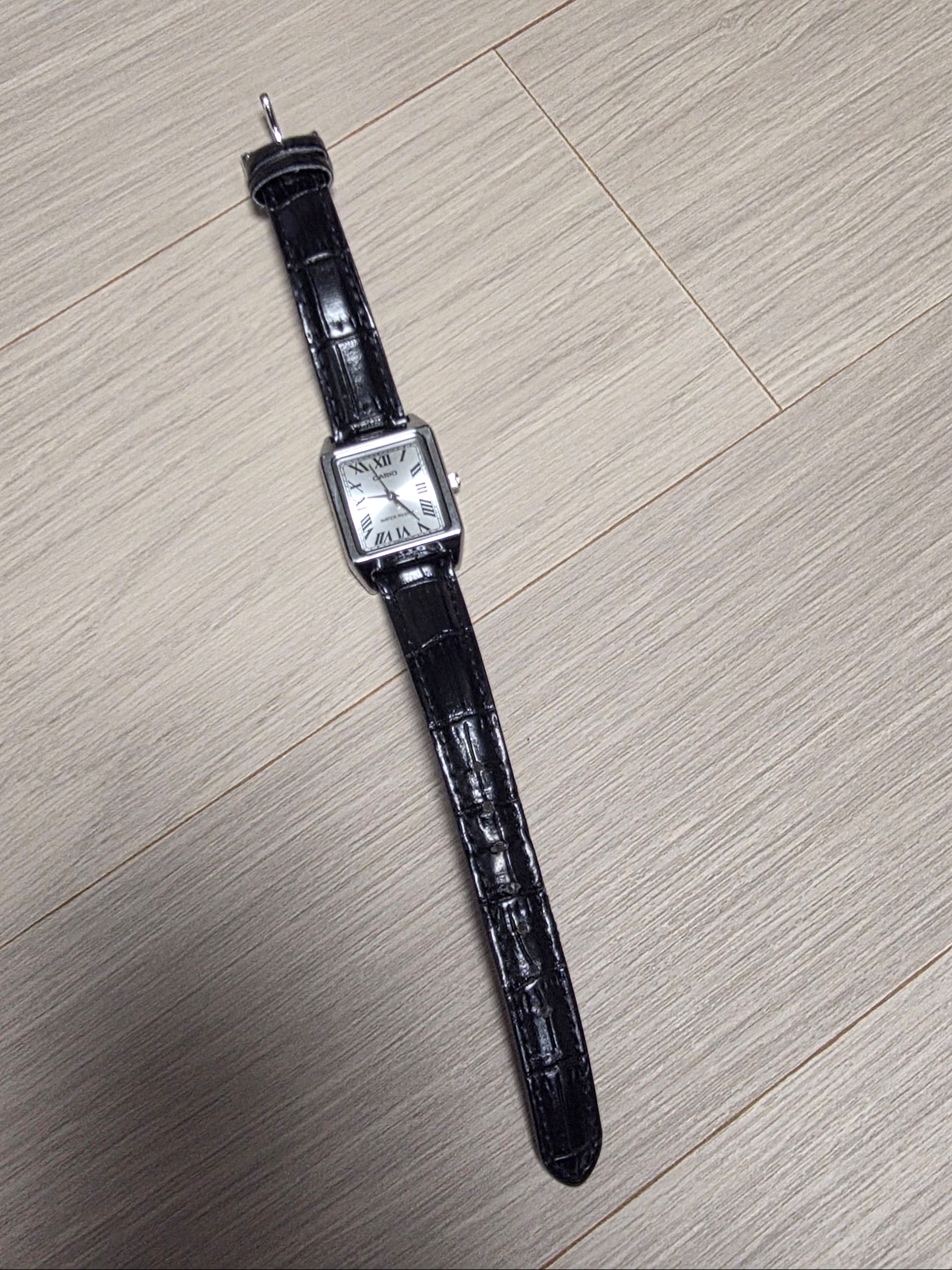 Casio LTP-V007L-7B1 착용 스타일