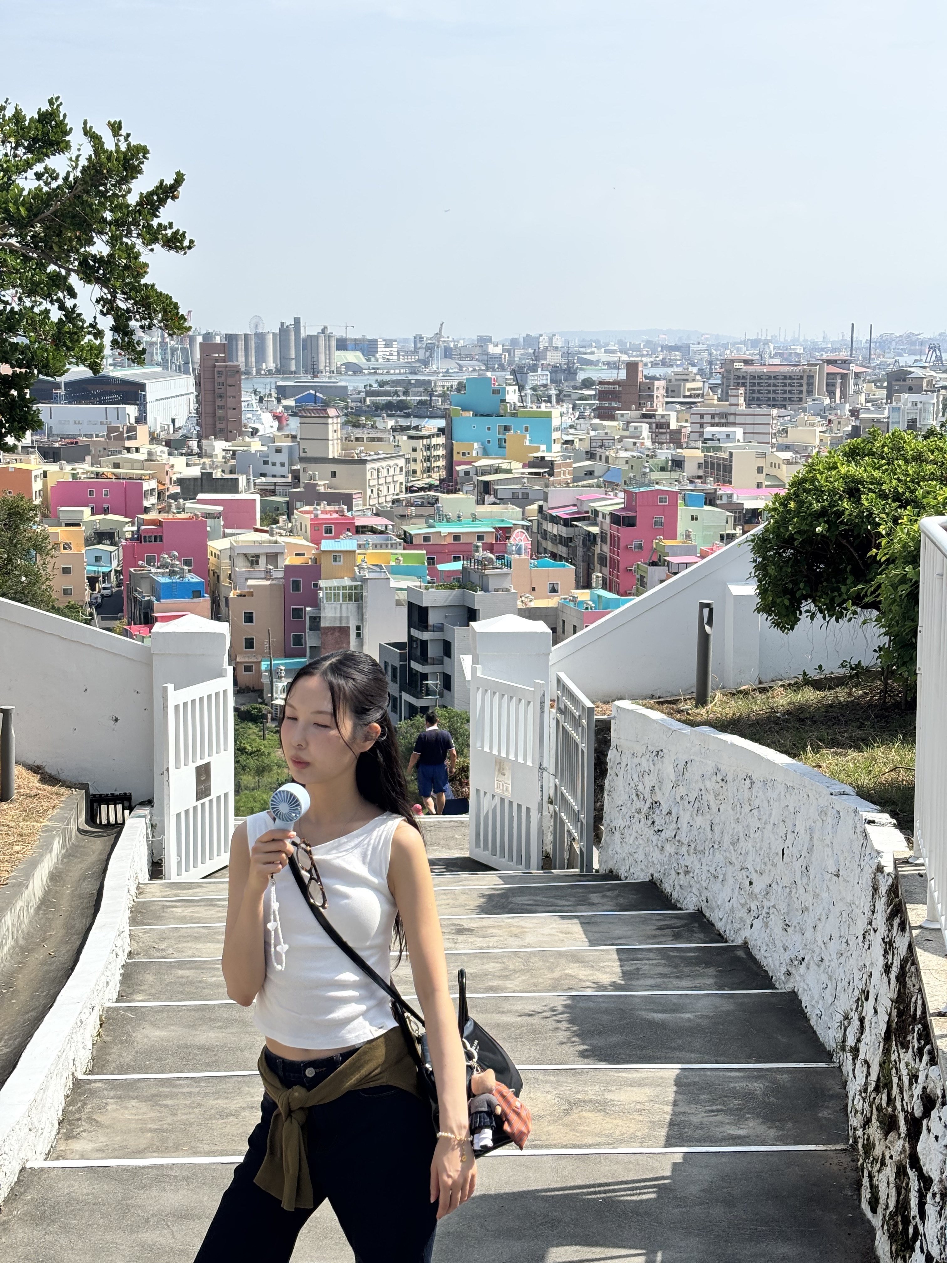 (W) Miu Miu Regard Sunglasses Blue Lenses Honey Tortoiseshell Acetate Standard fit, Prada Leather Supernova Small Handbag Black 착용 스타일 - 1