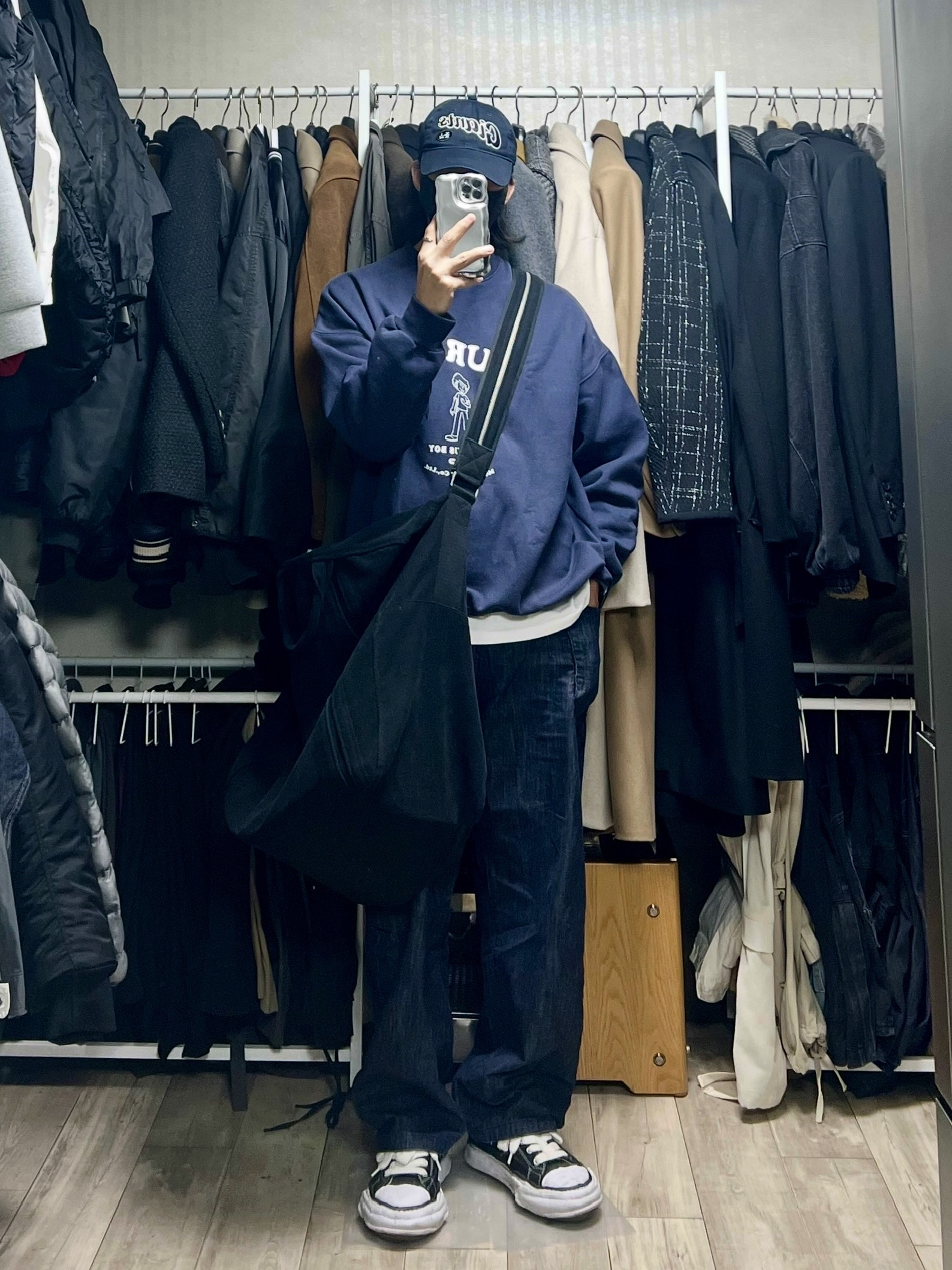 Maison Mihara Yasuhiro Peterson23 OG Sole Canvas Low-top Sneakers Black, Farfromwhat Far Parachute Big Bag Black 착용 스타일