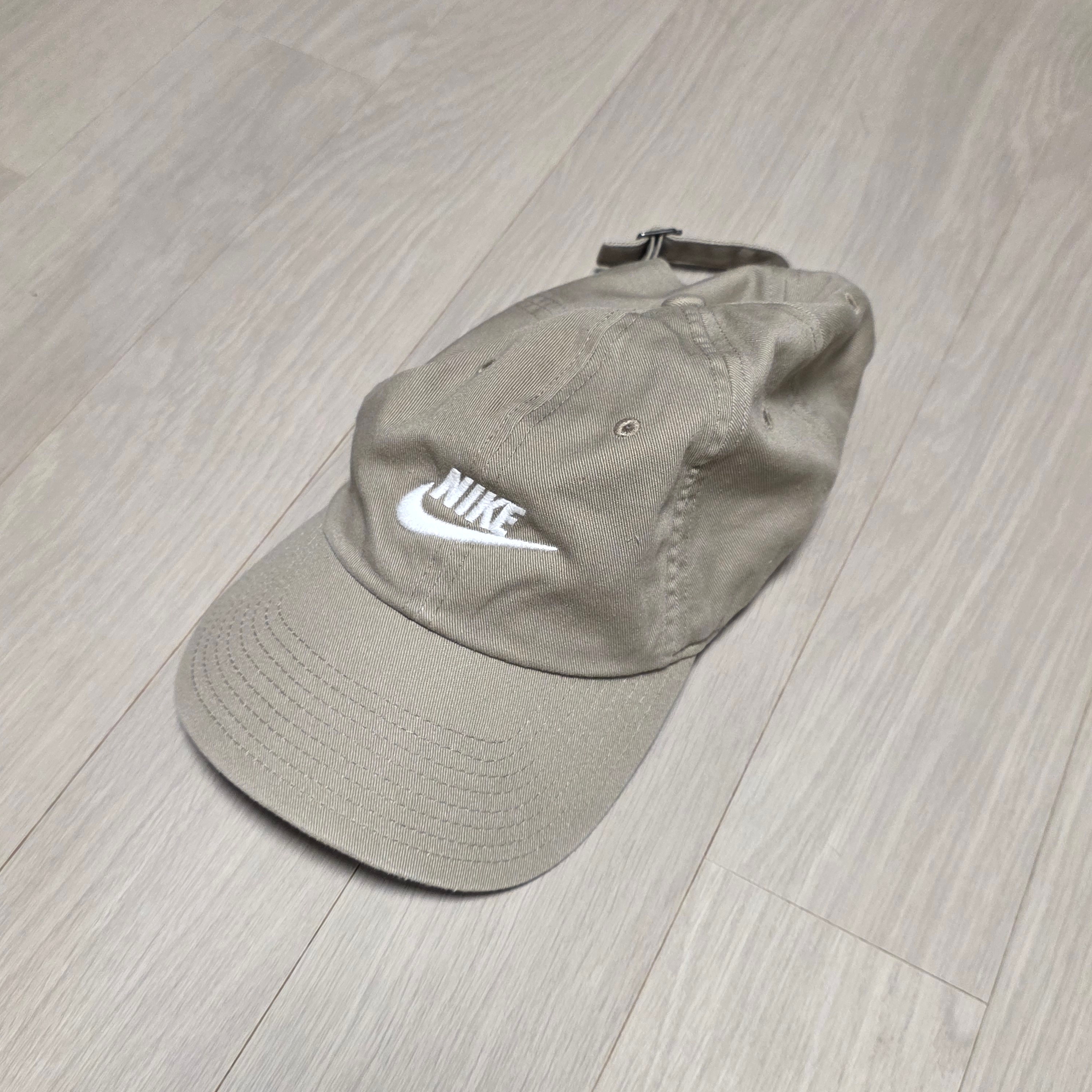Nike Club Unstructured Futura Washed Cap Khaki 착용 스타일
