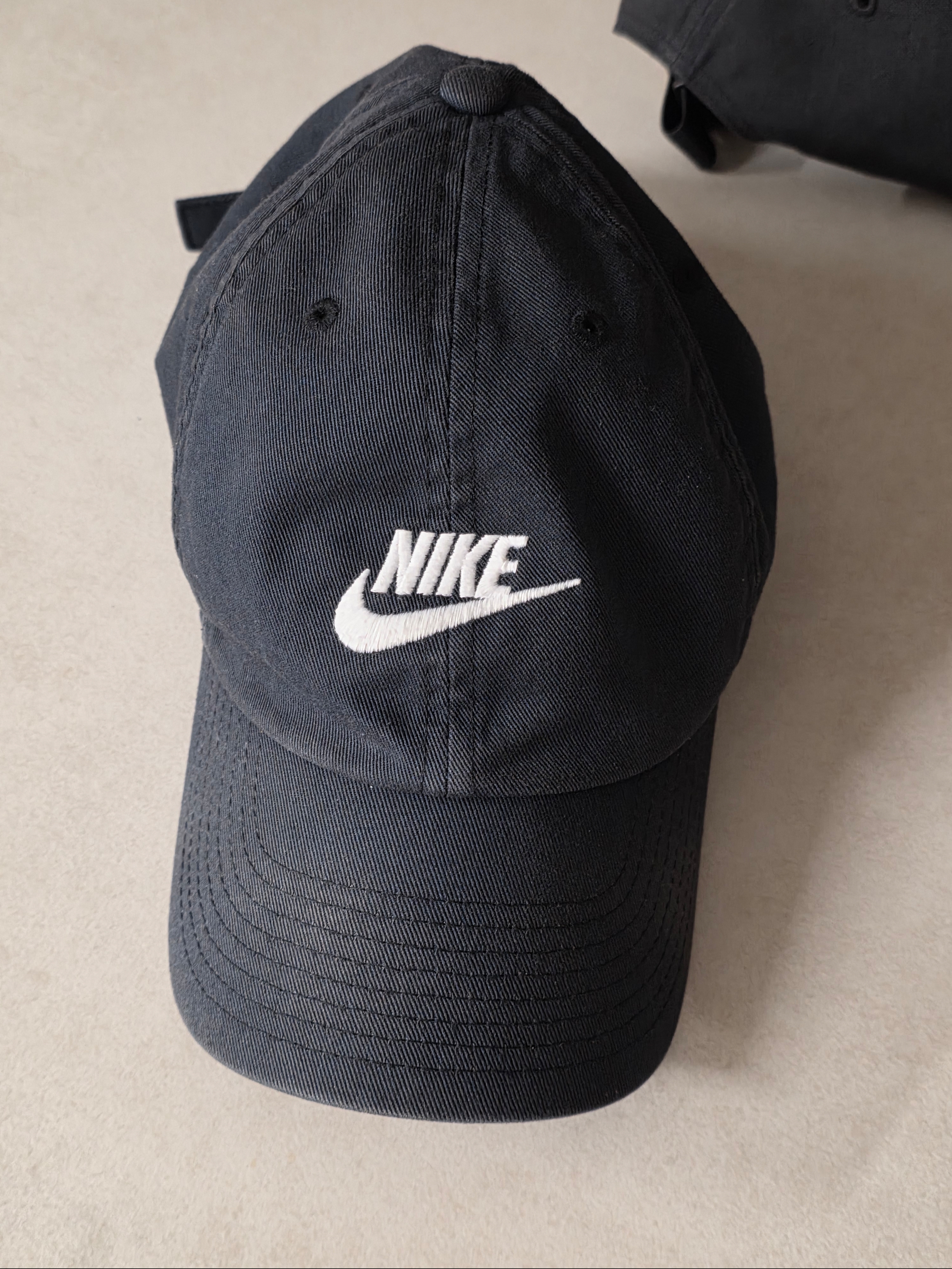 Nike Club Unstructured Futura Washed Cap Black 착용 스타일