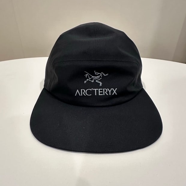 Arc'teryx Gamma 5 Panel Cap Black Arctic Silk 착용 스타일