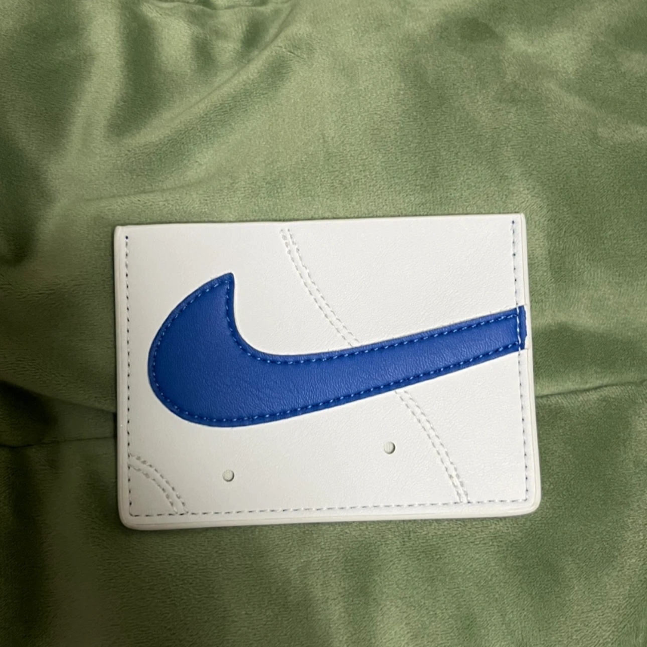 Nike Icon Air Force 1 Card Wallet White 착용 스타일