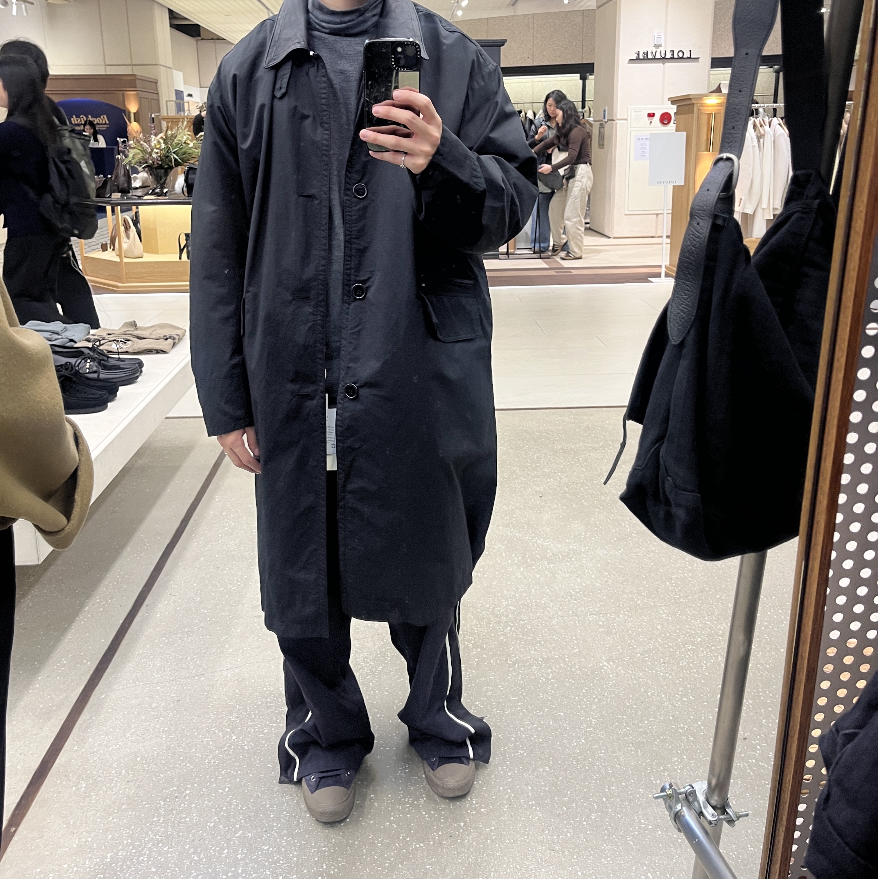 Polyteru Balloon Coat Black 착용 스타일