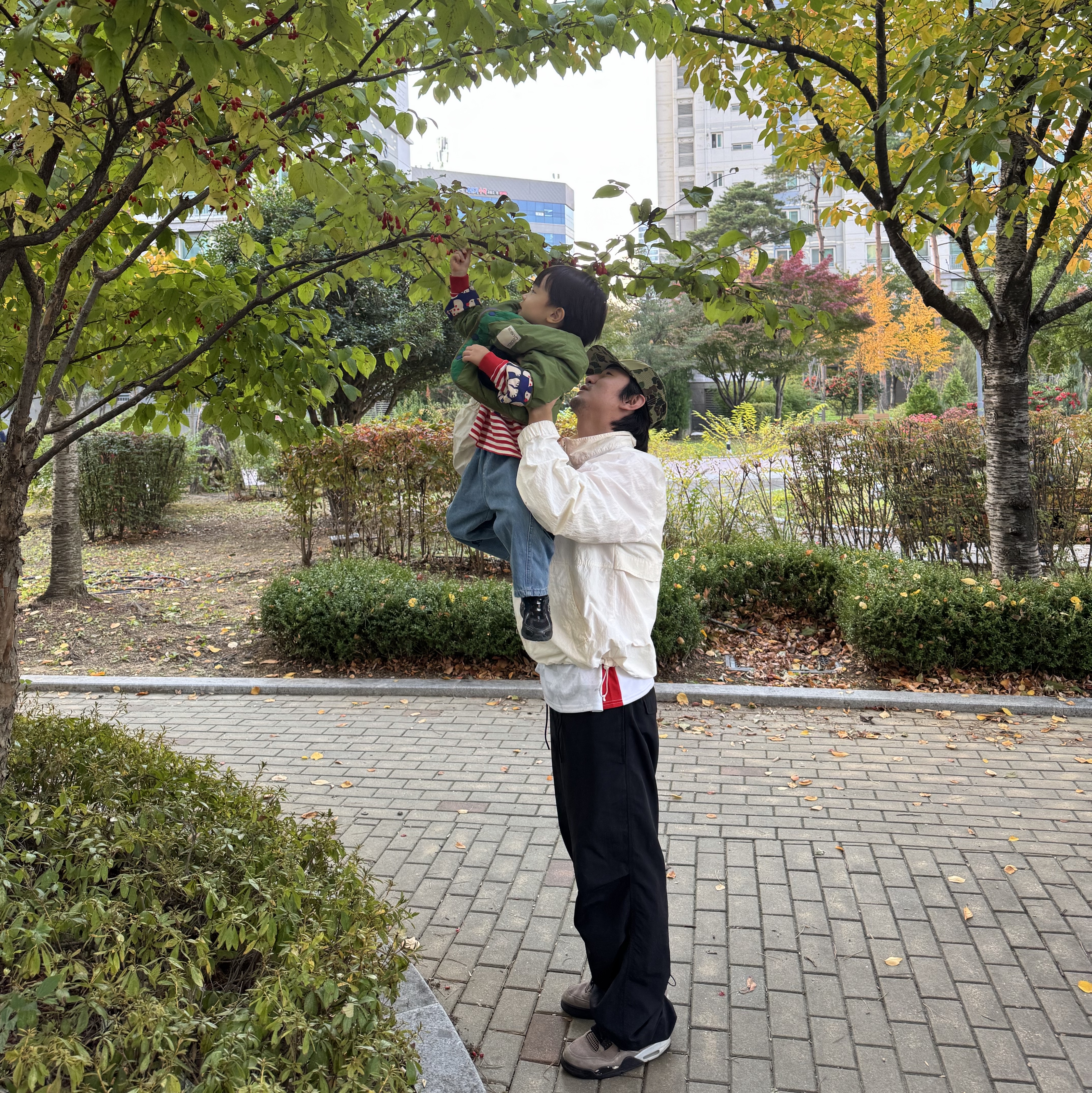 Stussy Warm Up Jacket Bone, Jordan 4 Retro Taupe Haze 착용 스타일 - 2