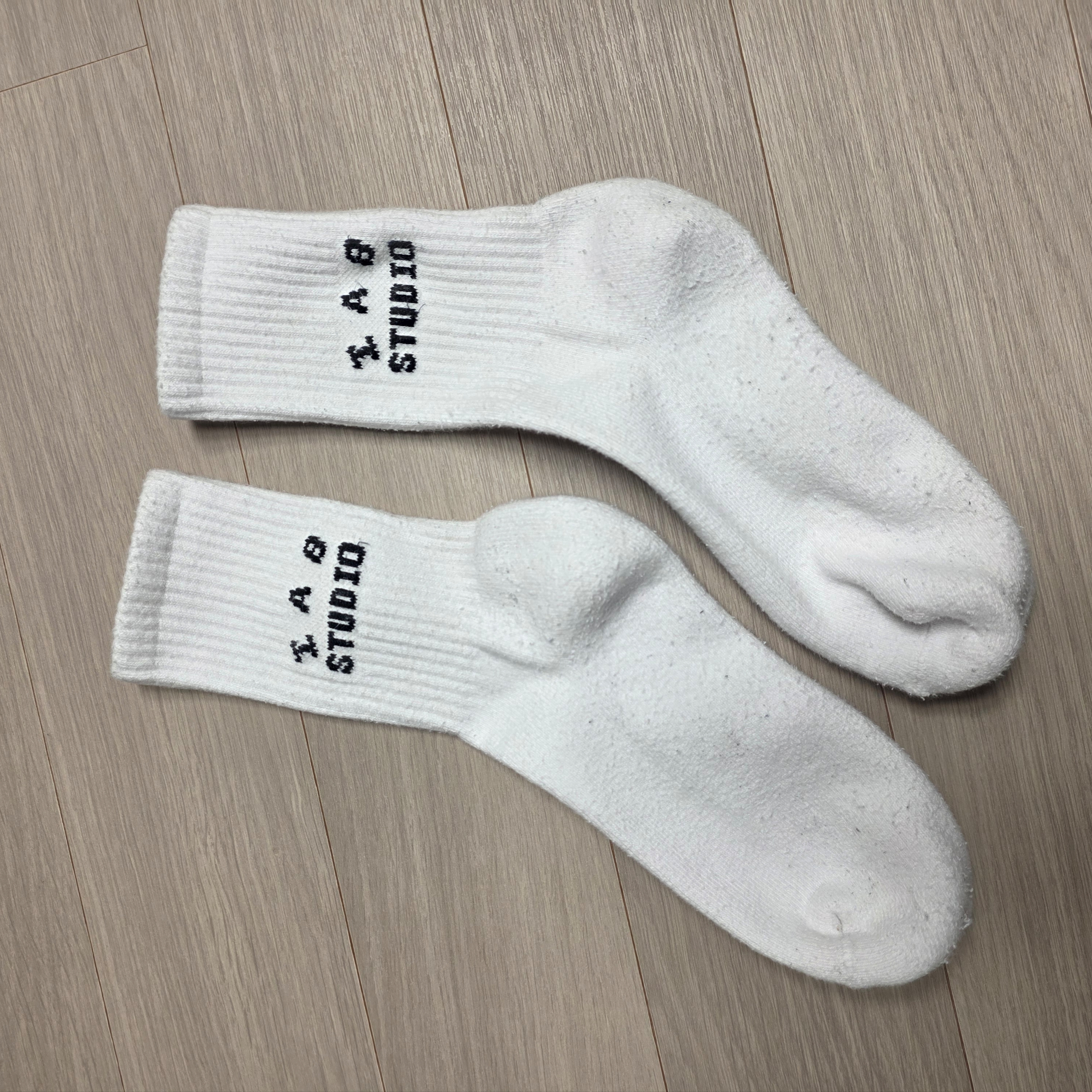 IAB Studio Socks White (5 Pack) 착용 스타일
