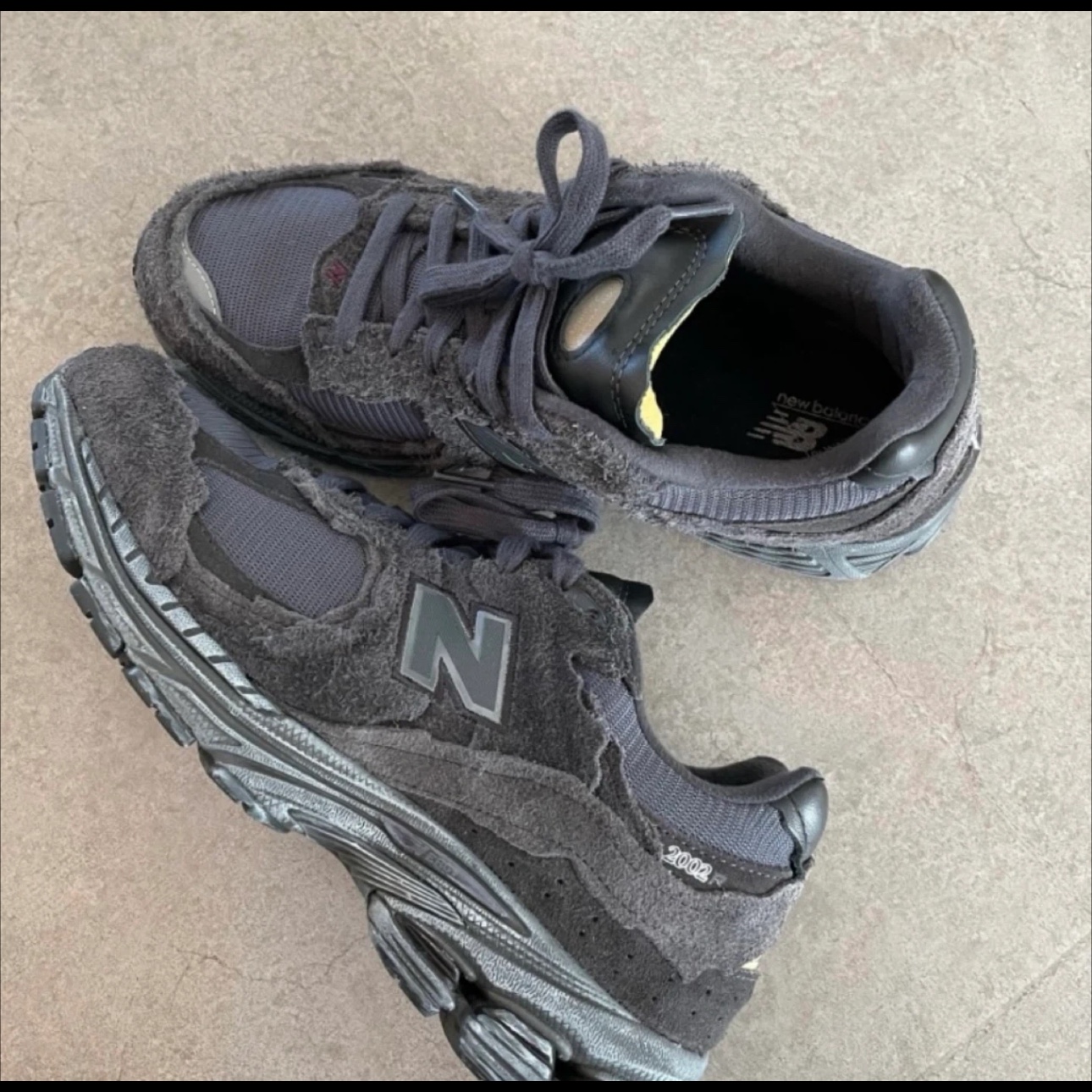 New Balance 2002R Protection Dark Moss 착용 스타일