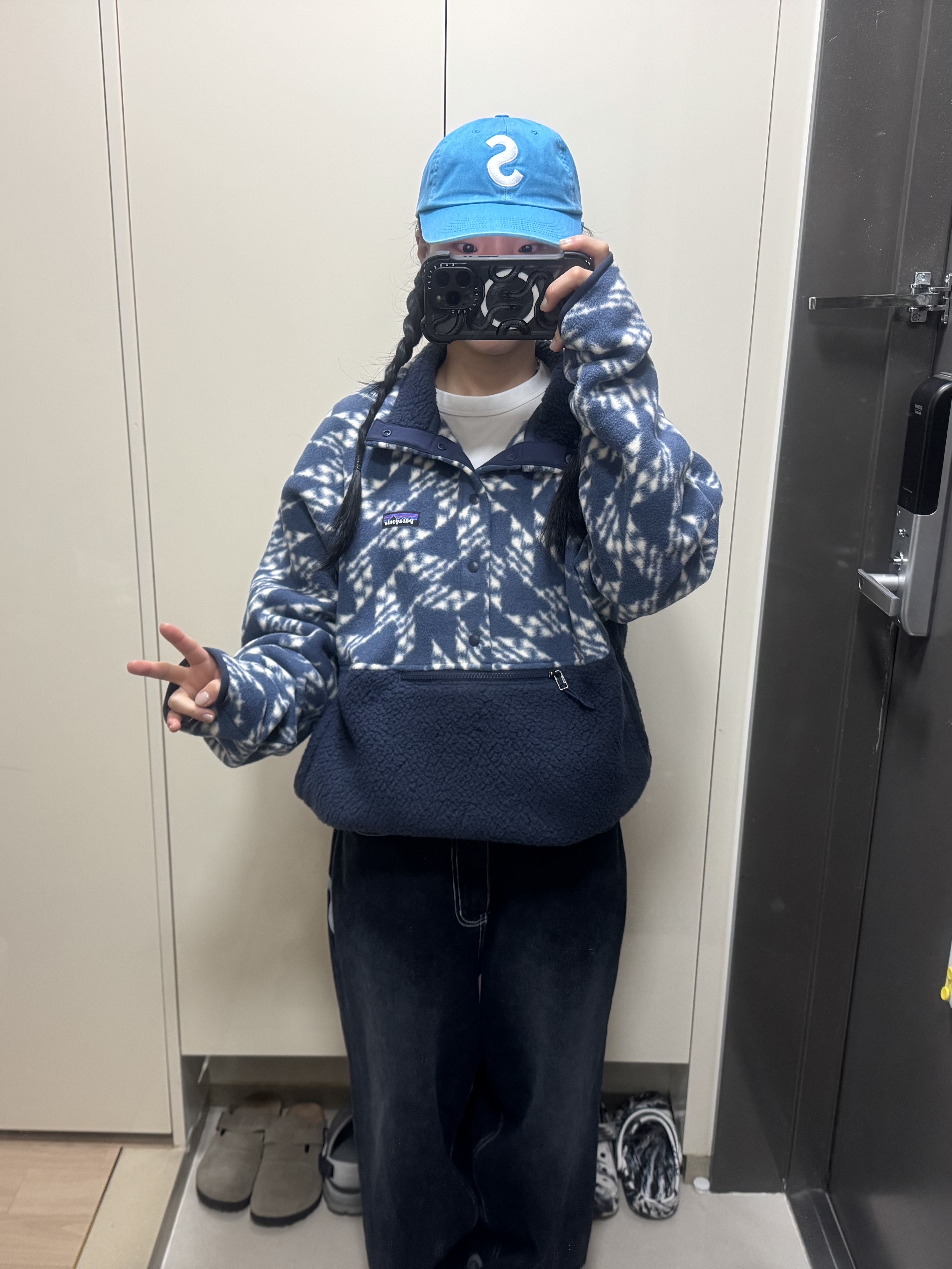 Patagonia Retro Pile Half Snap Fleece Pullover New Navy, Supreme Pigment Coated S Logo 6-Panel Bright Blue - 25SS 착용 스타일 - 3