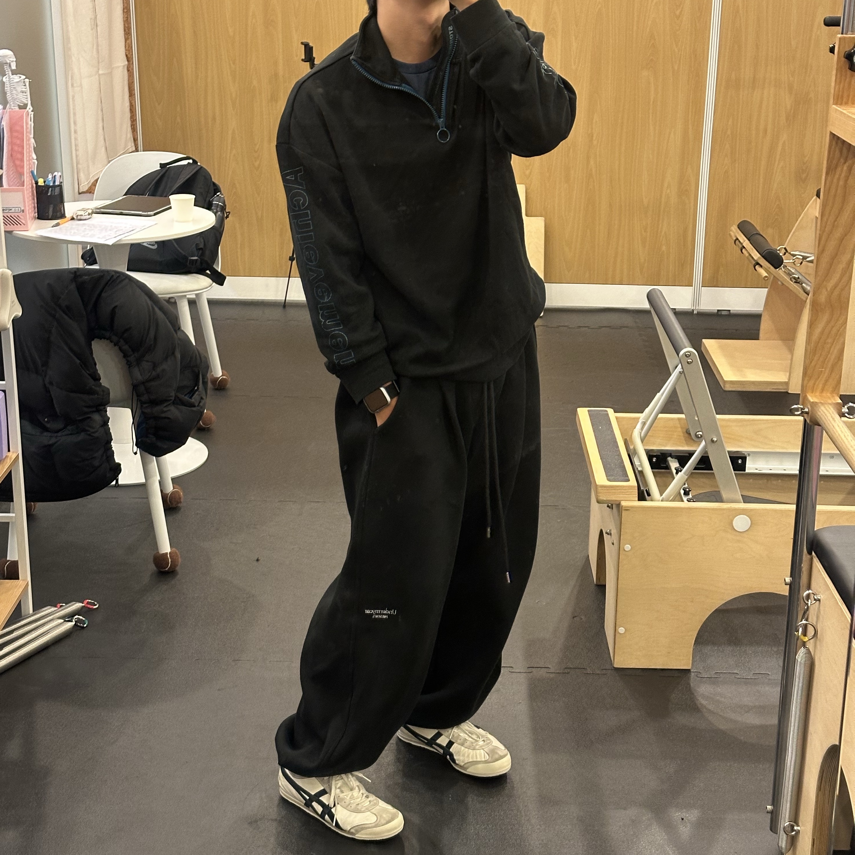 Undermycar Mu.03 Anti Fxxking Logo Play Oversized Sweat Jogger Black 착용 스타일