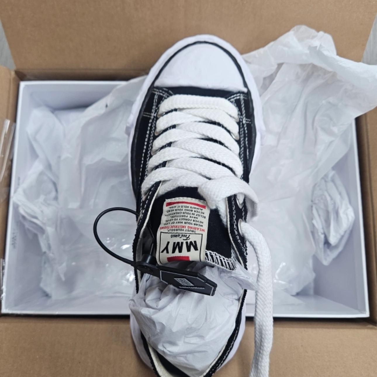 Maison Mihara Yasuhiro Peterson23 OG Sole Canvas Low-top Sneakers Black 착용 스타일