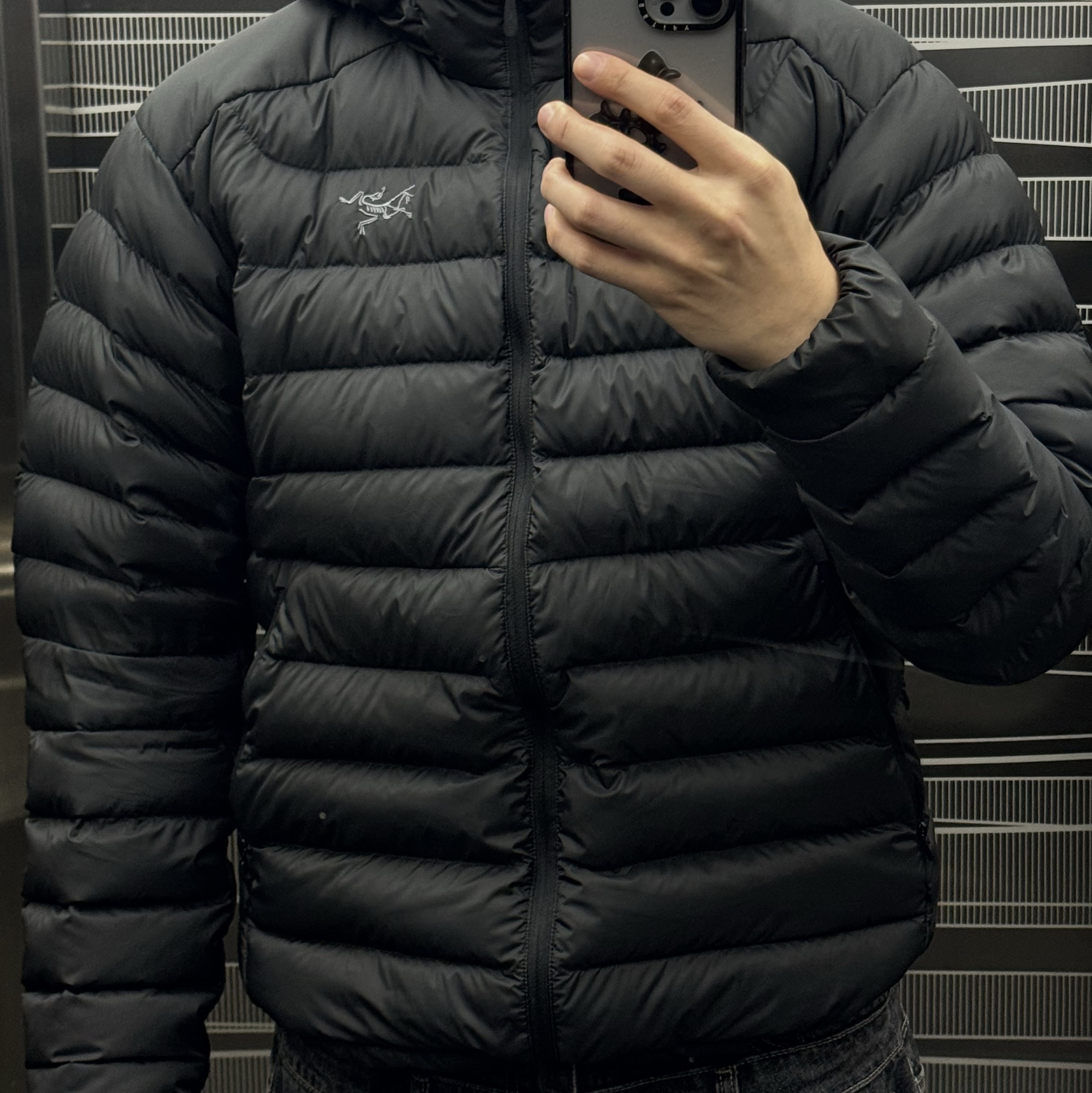 Arc'teryx Cerium Hoody Black 착용 스타일 - 1