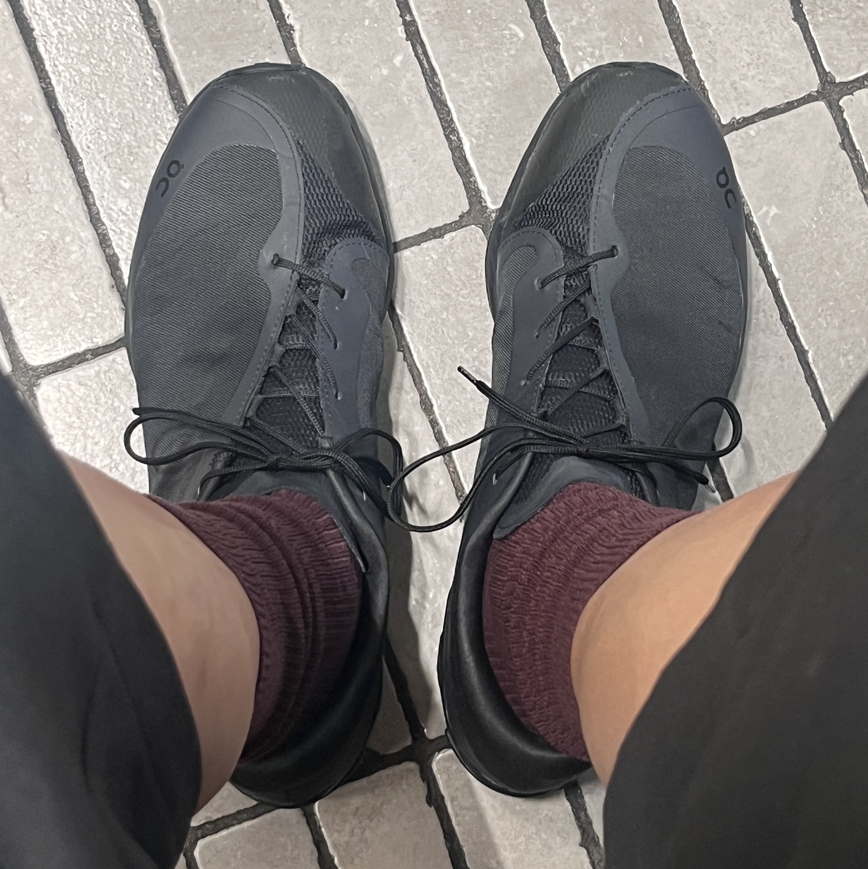 On Running x Post Archive Faction (Paf) Cloudventure Peak All Black 착용 스타일