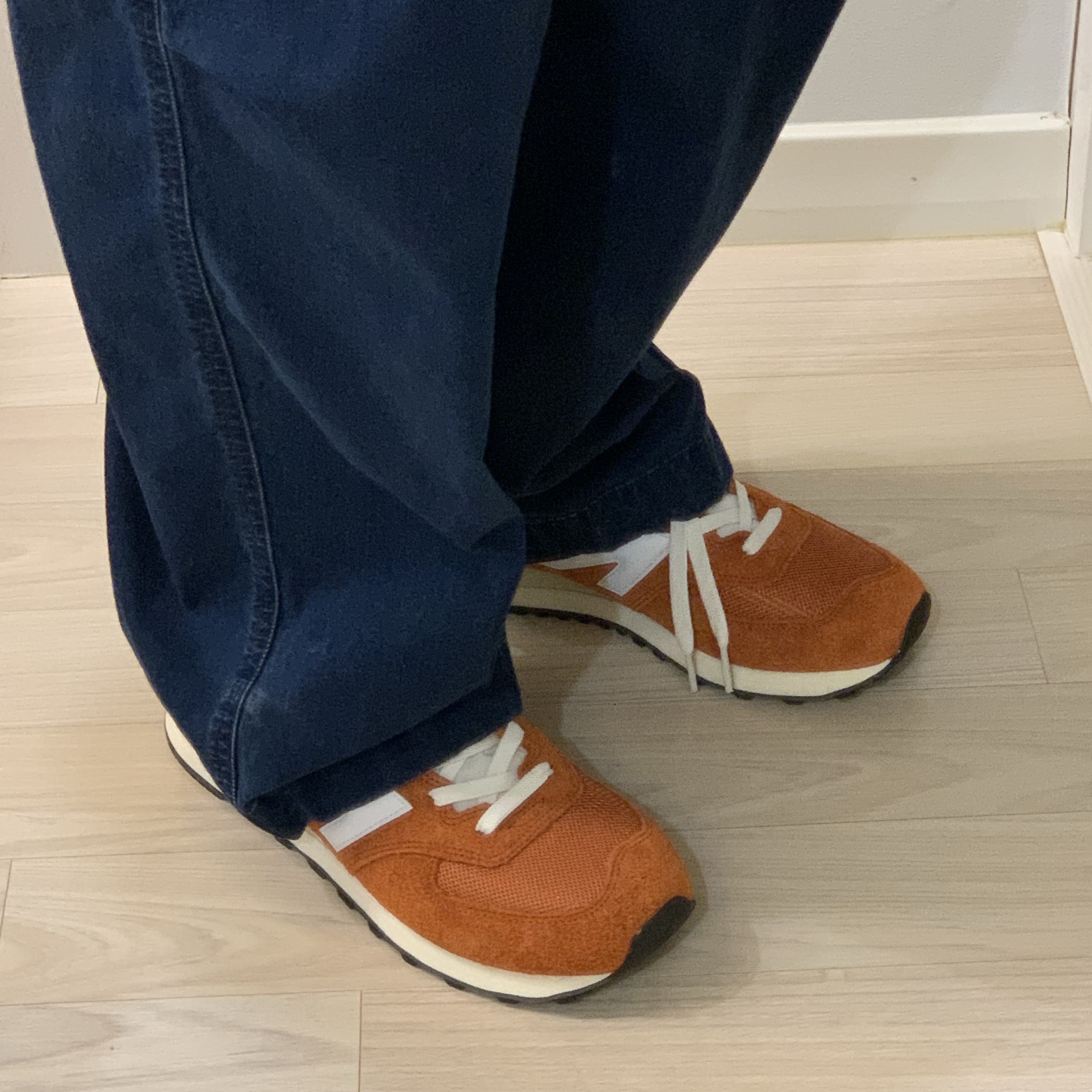 New Balance 574 Heritage Orange Burst White 착용 스타일