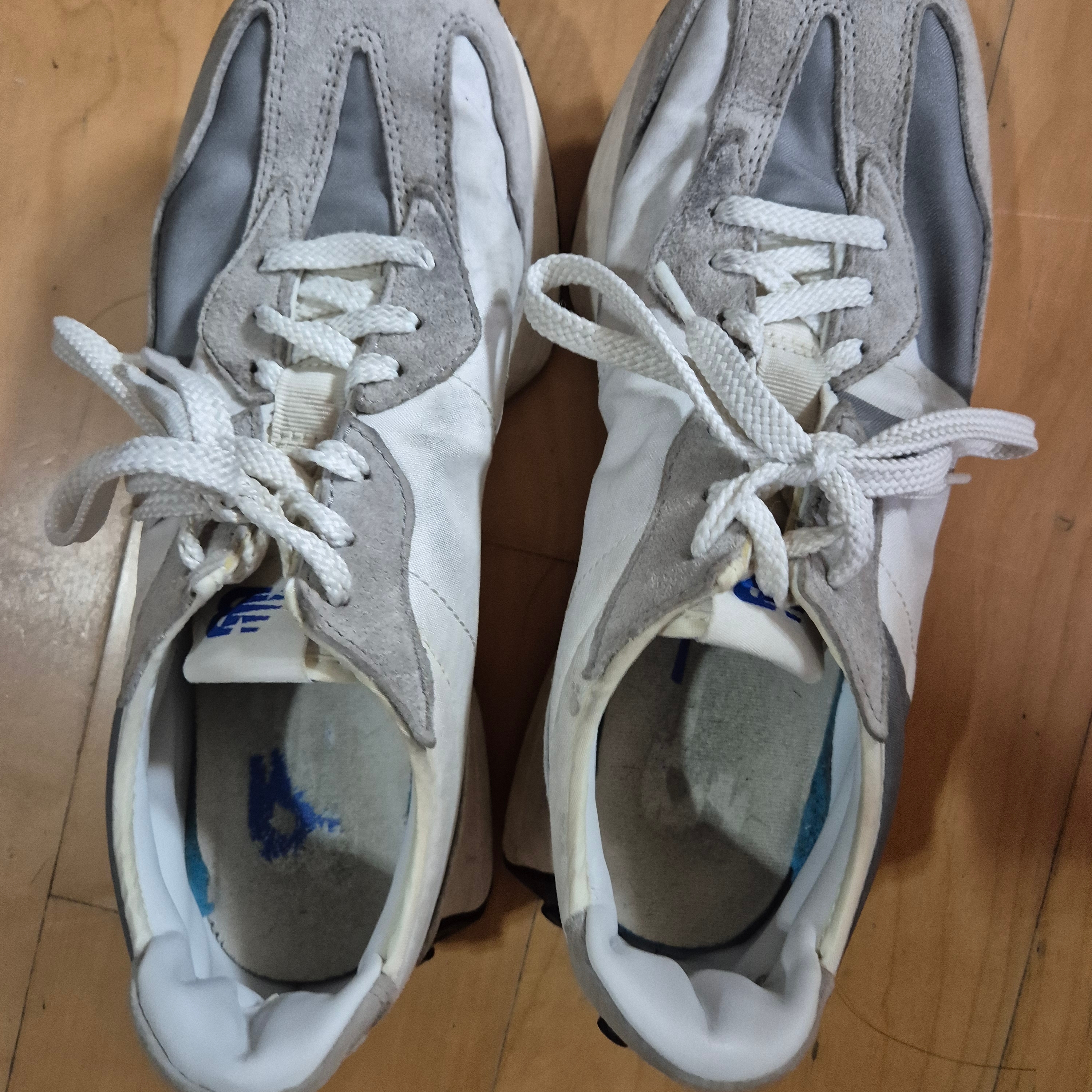 New Balance 327 Grey 착용 스타일