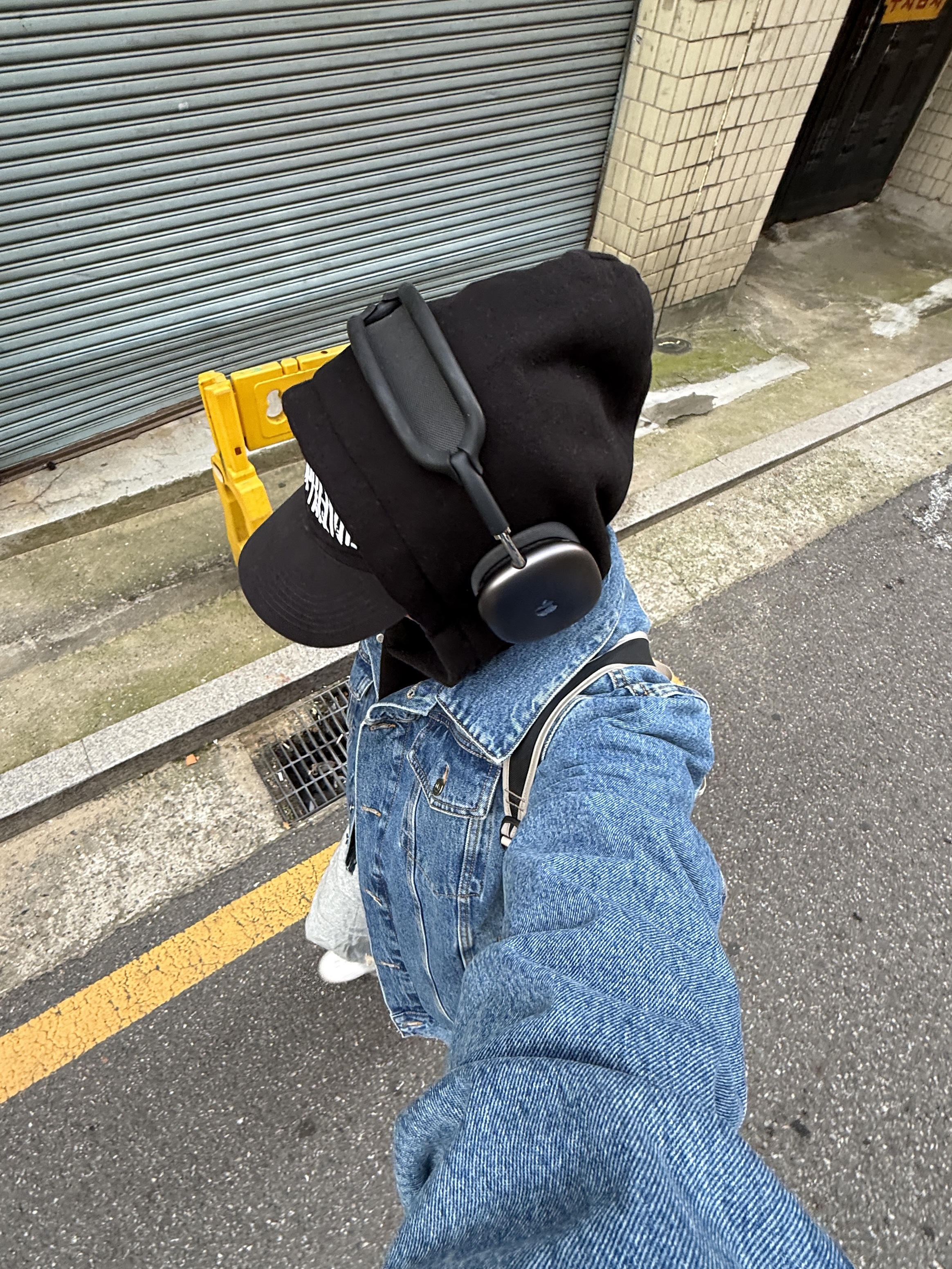 Nike x Supreme Air Force 1 Low White, IAB Studio Hoodie Black 착용 스타일 - 4