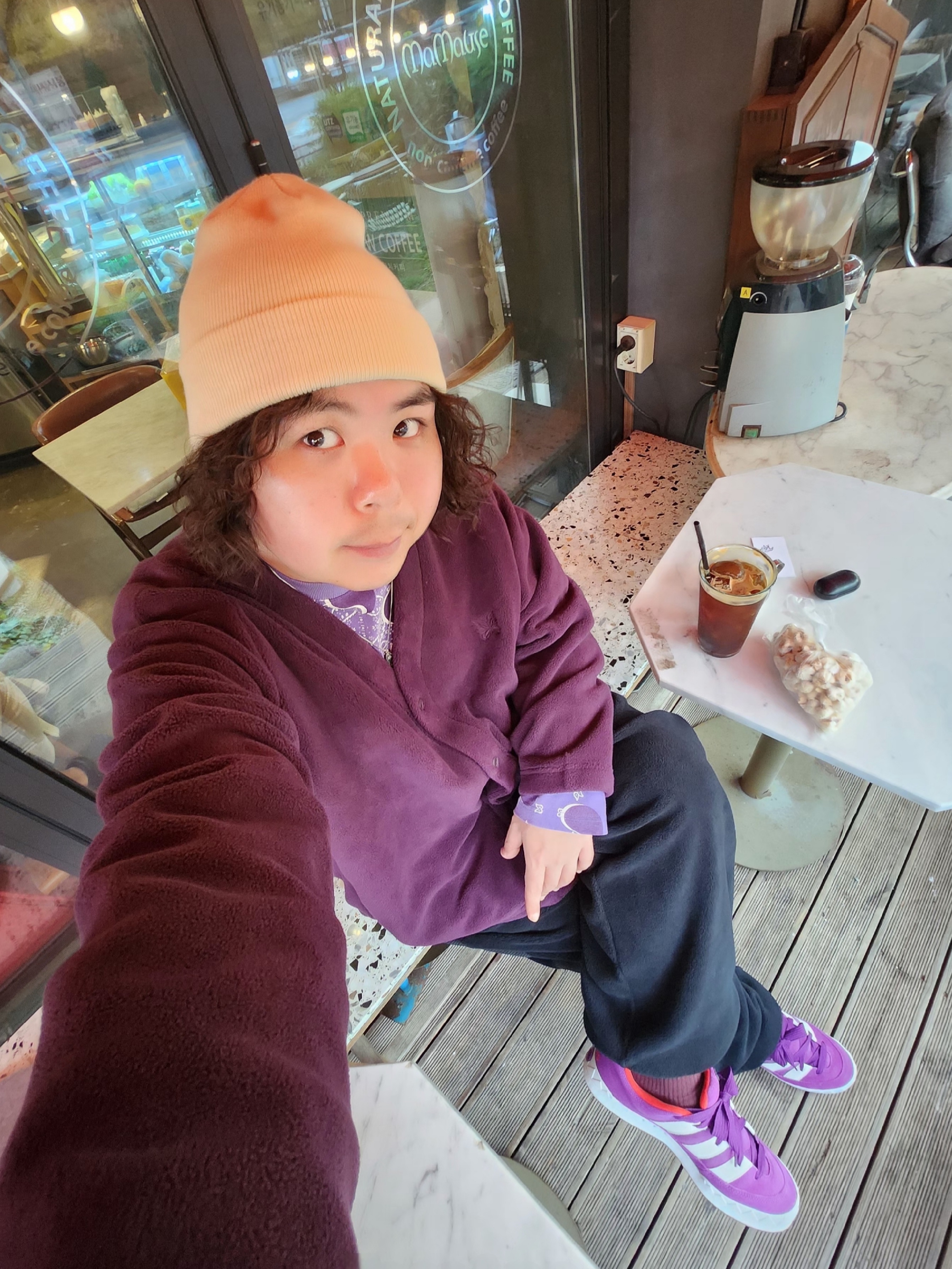 Uniqlo x Needles Fleece Oversized Cardigan Purple - JP, Uniqlo x Needles Fleece Wide Pants Longer Length Black - KR 착용 스타일 - 1