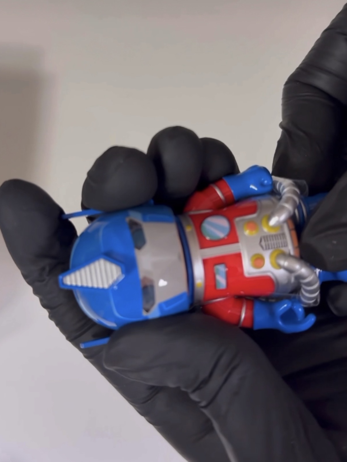 Pop Mart Mega Space Molly 100% Series4 Optimus Prime (Opened Case) 착용 스타일