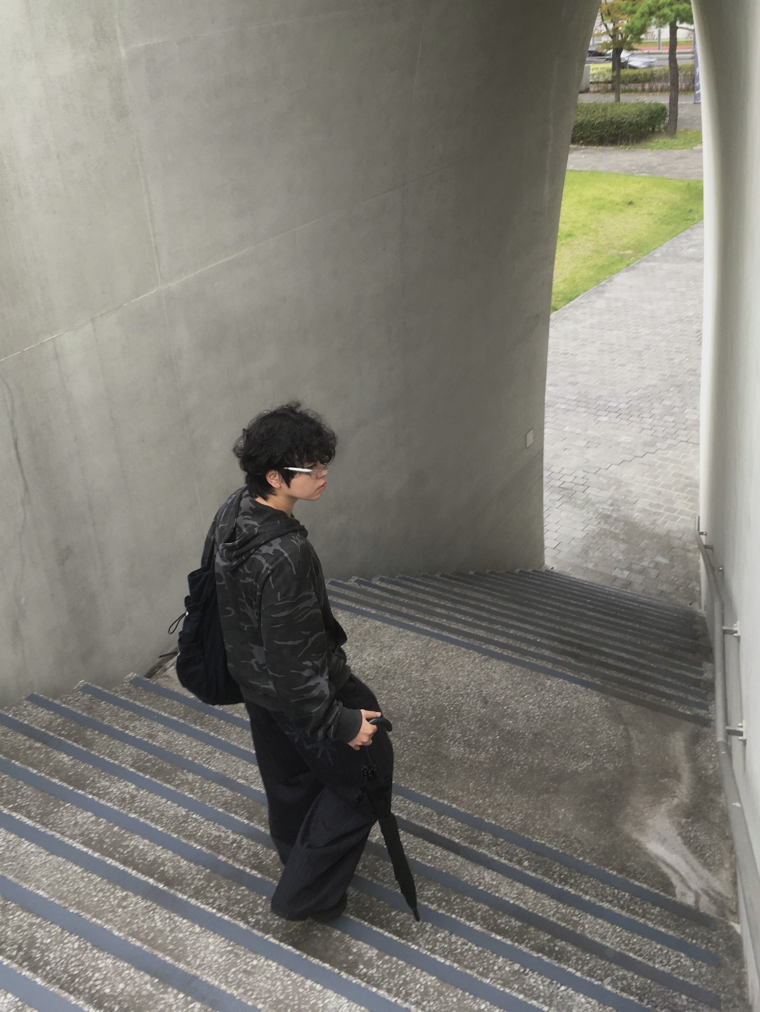 LOSTGARDEN Route Black, Gentle Monster Hypnosis A02 Silver Clear 착용 스타일 - 6