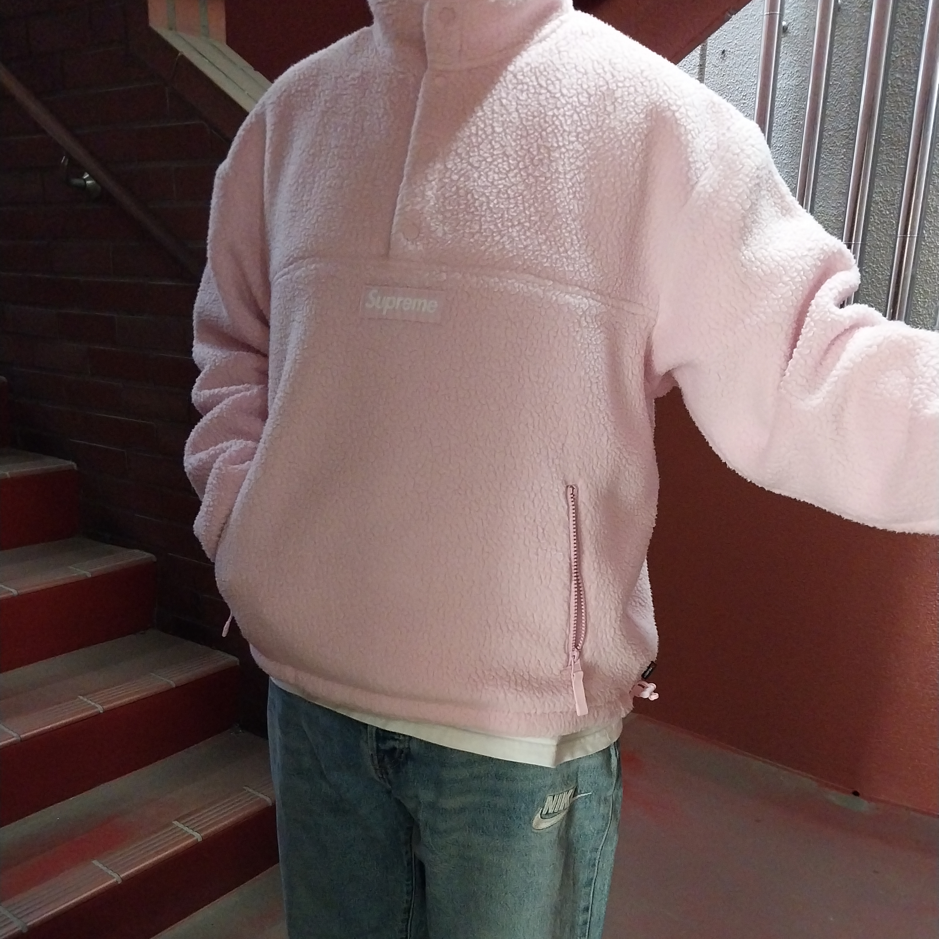 Supreme Polartec Shearling Reversible Pullover Pink - 25FW, Levi's x Nike Baggy Jeans Light Blue 착용 스타일