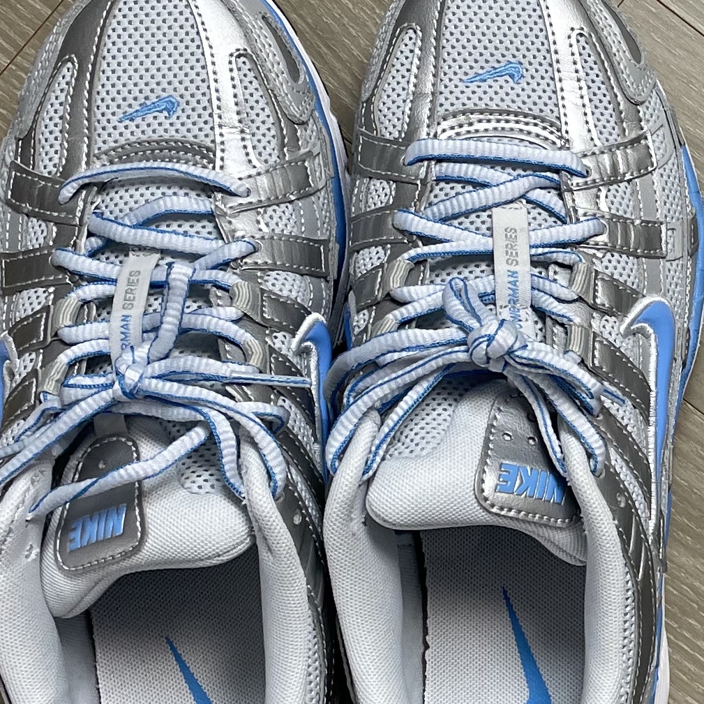 Nike P-6000 Metallic Platinum University Blue 착용 스타일