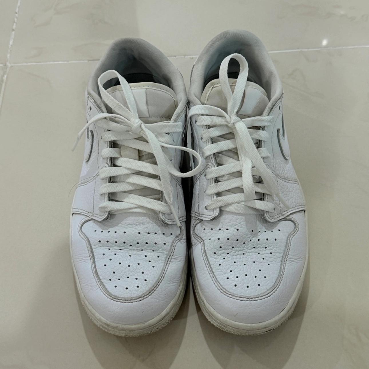 Jordan 1 Low Triple White 착용 스타일