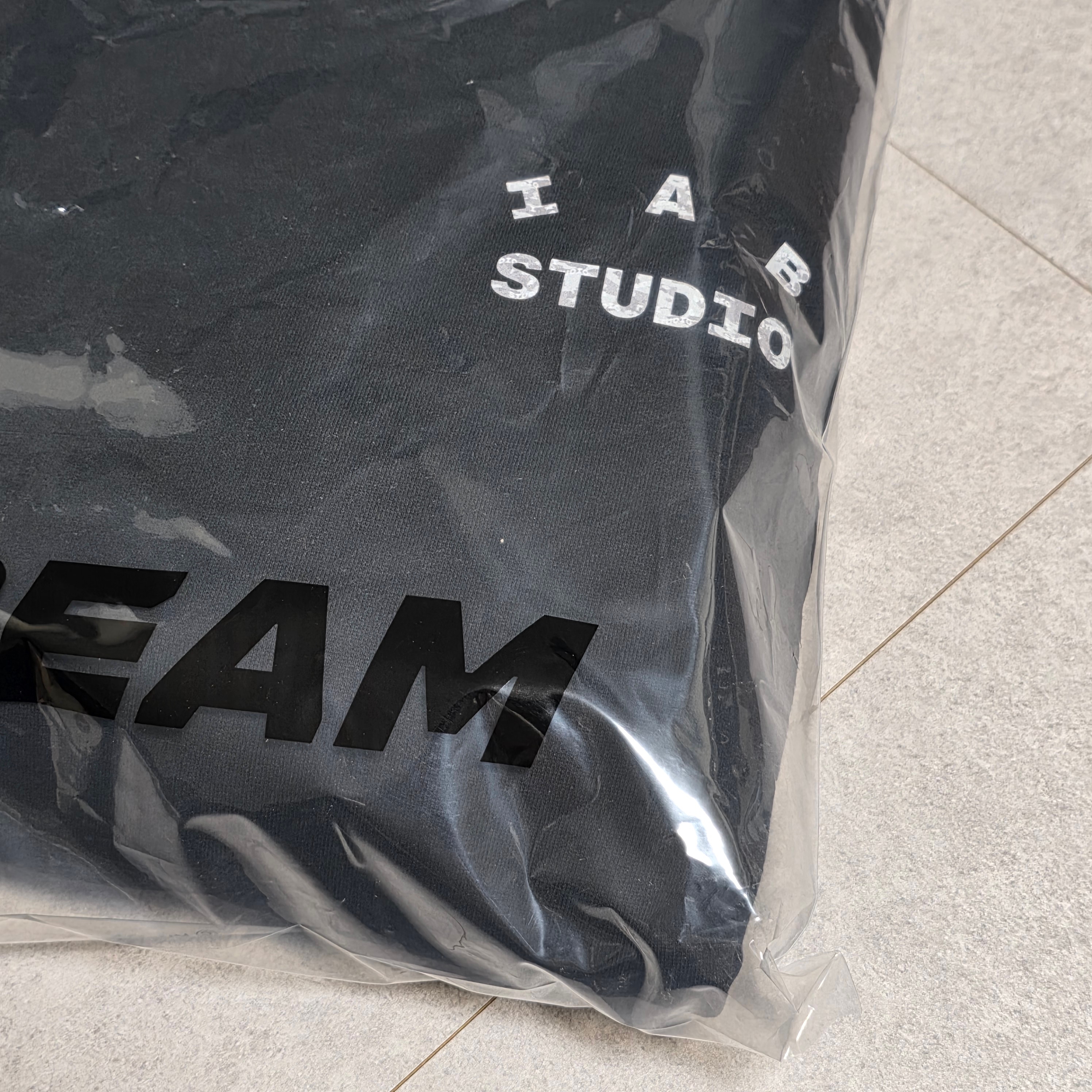 IAB Studio IAB Camo Logo Hoodie Black 착용 스타일