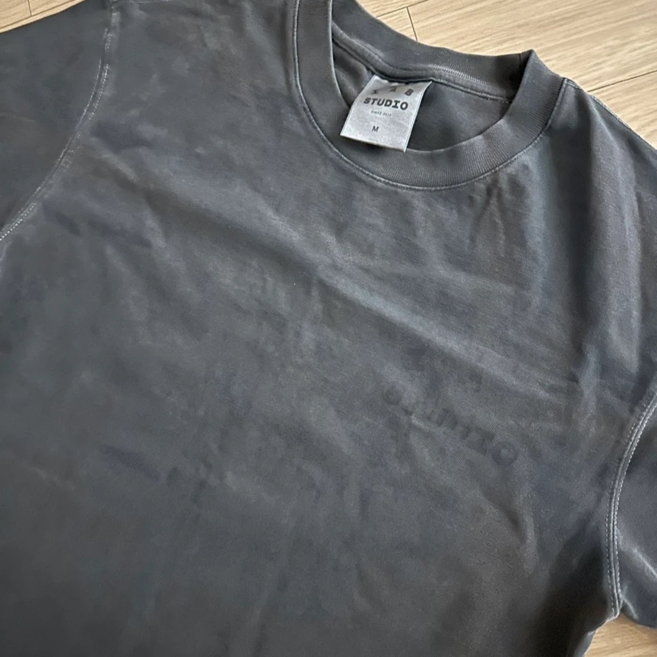 IAB Studio Pigment T-Shirt Black 착용 스타일