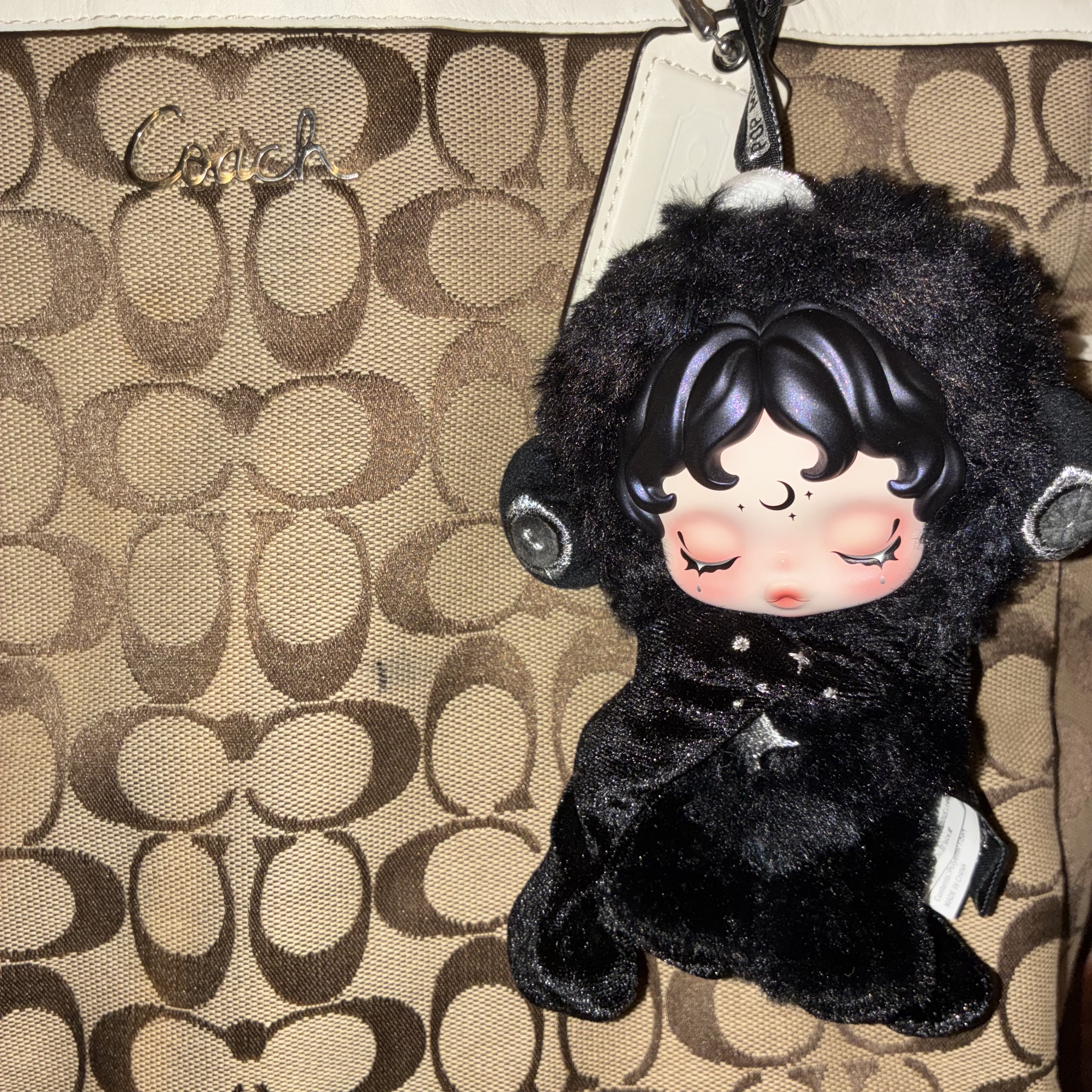 Pop Mart Skullpanda You Found Me ! Series Plush Doll Pendant Darkness (Opened Case) 착용 스타일