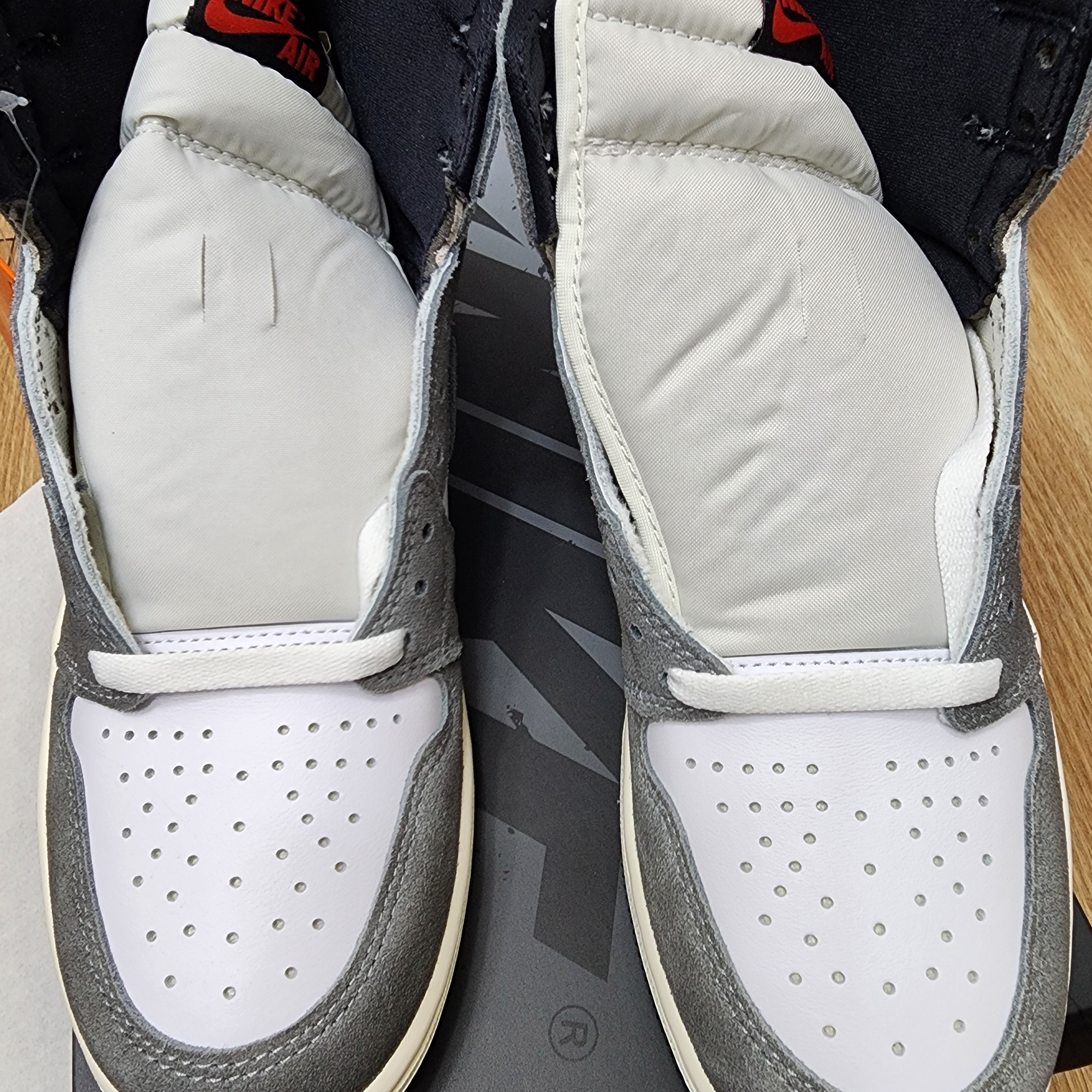 Jordan 1 Retro High OG Black and Smoke Grey 착용 스타일