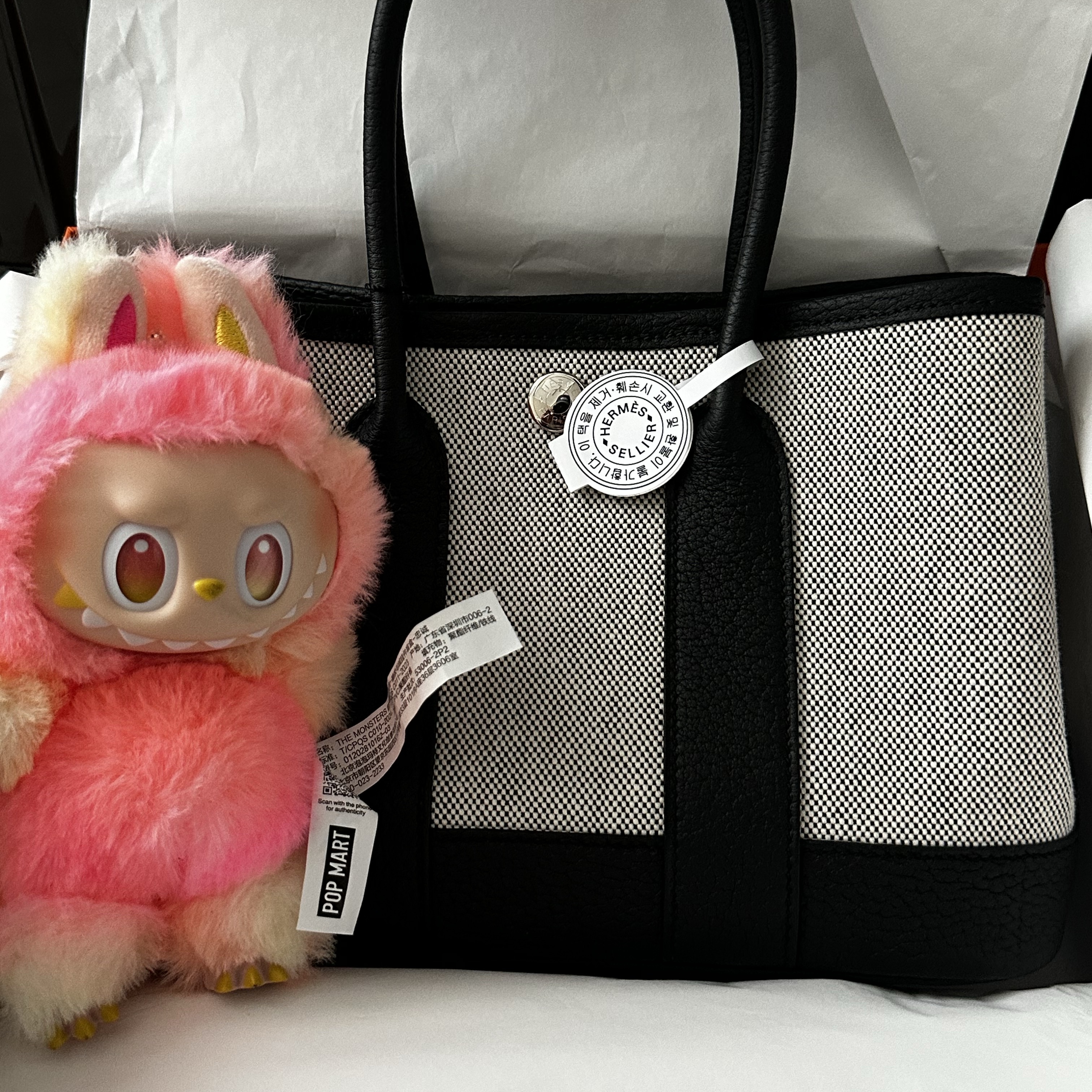 Hermes Neo Garden Party 23 Bag Viking Canvas Negonda & Palladium Ecru Noir Noir 착용 스타일