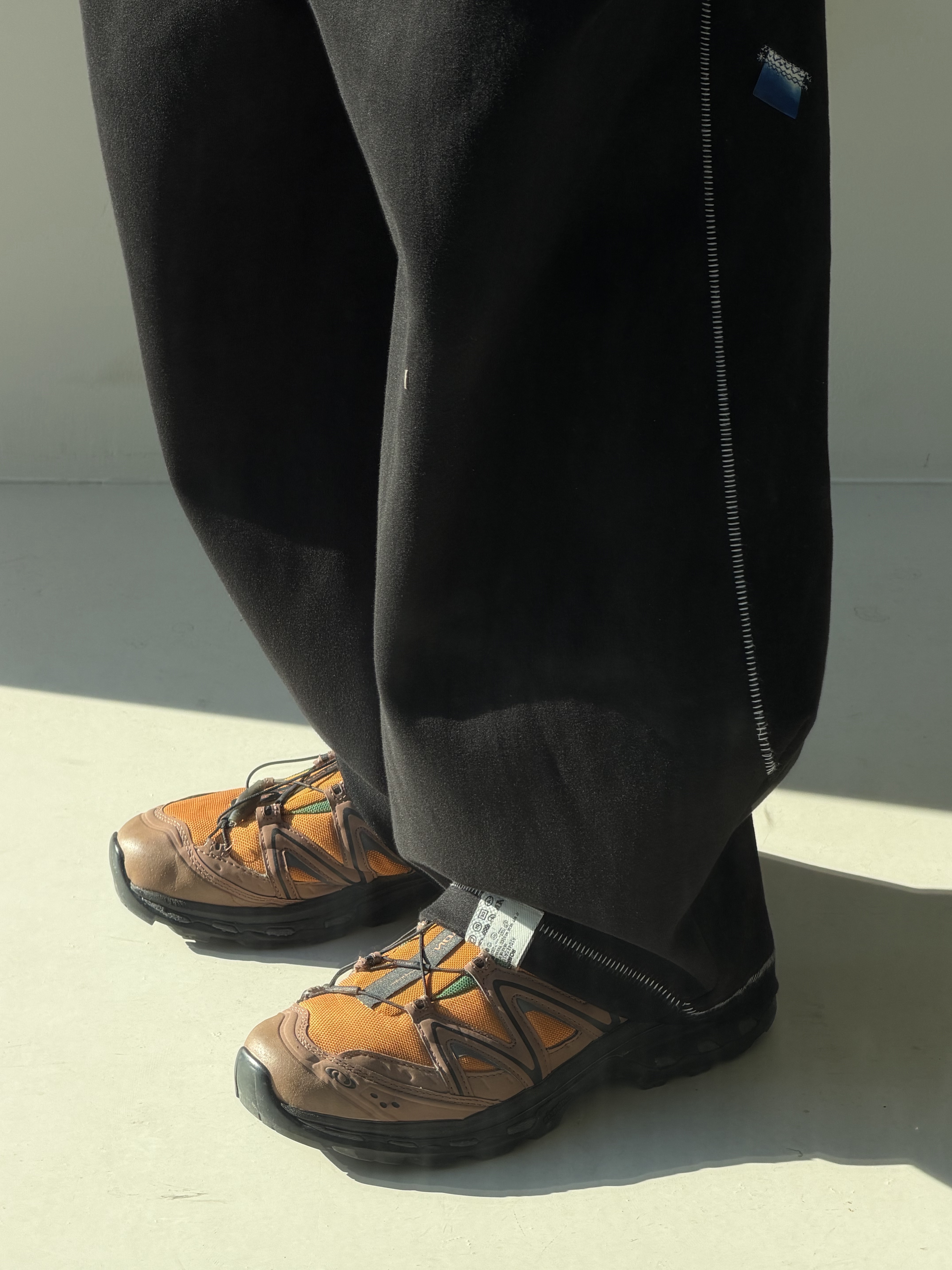 Ader Error Sculpture Logo Hood Jacket Black, Ader Error Nolc Logo Sweatpants Noir 착용 스타일 - 3