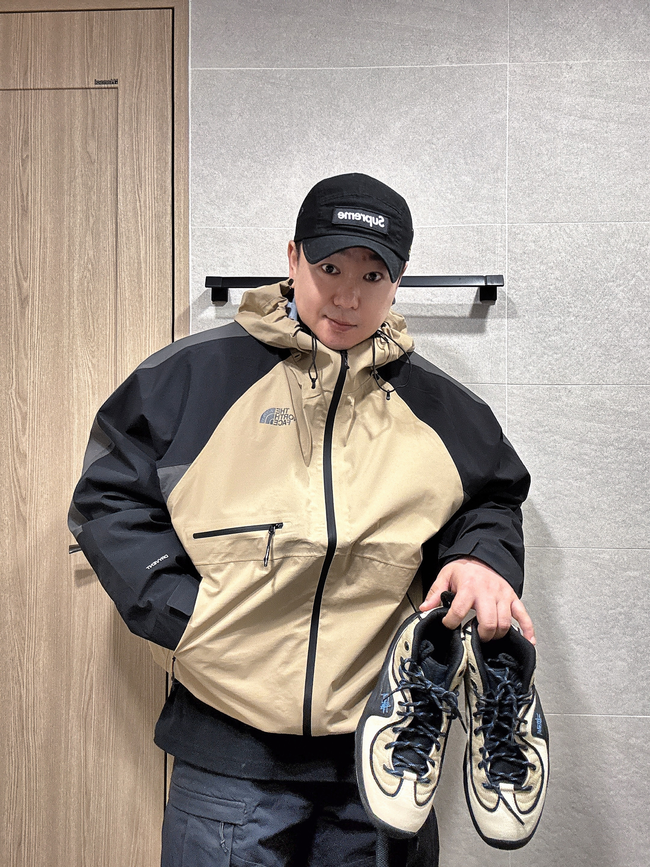 The North Face White Label Slope 3L Jacket Charcoal Grey, Nike x Stussy Air Penny II Rattan and Limestone 착용 스타일 - 1