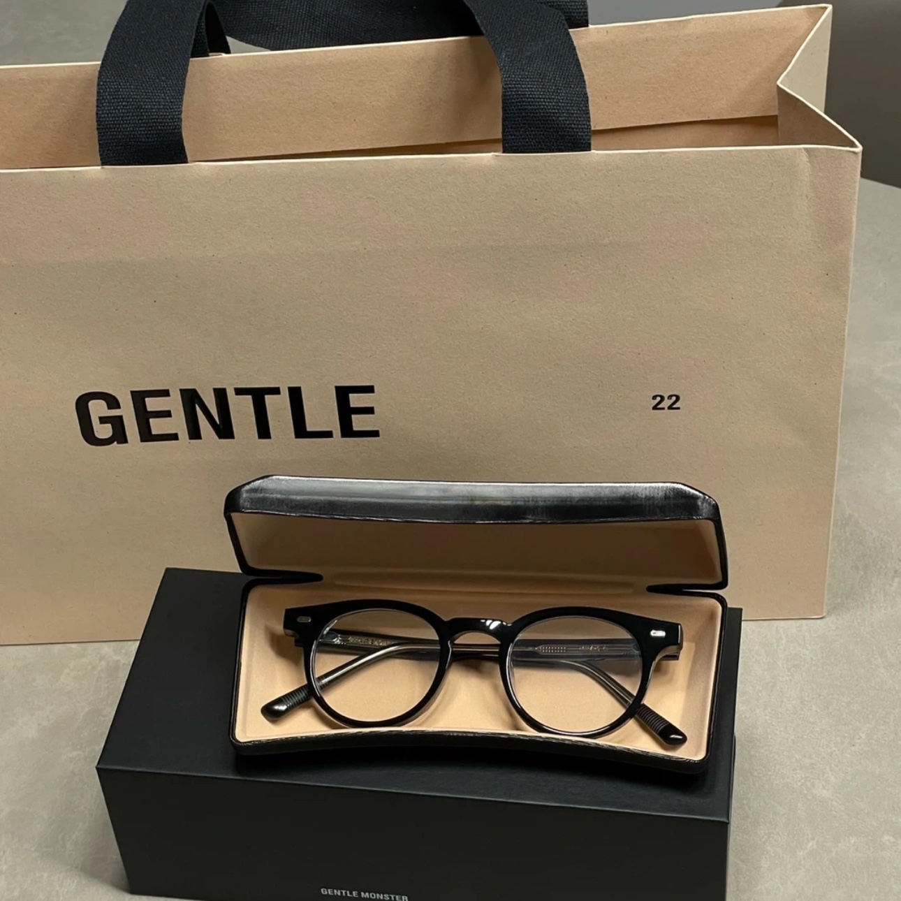 Gentle Monster Milan A 01 Black 착용 스타일