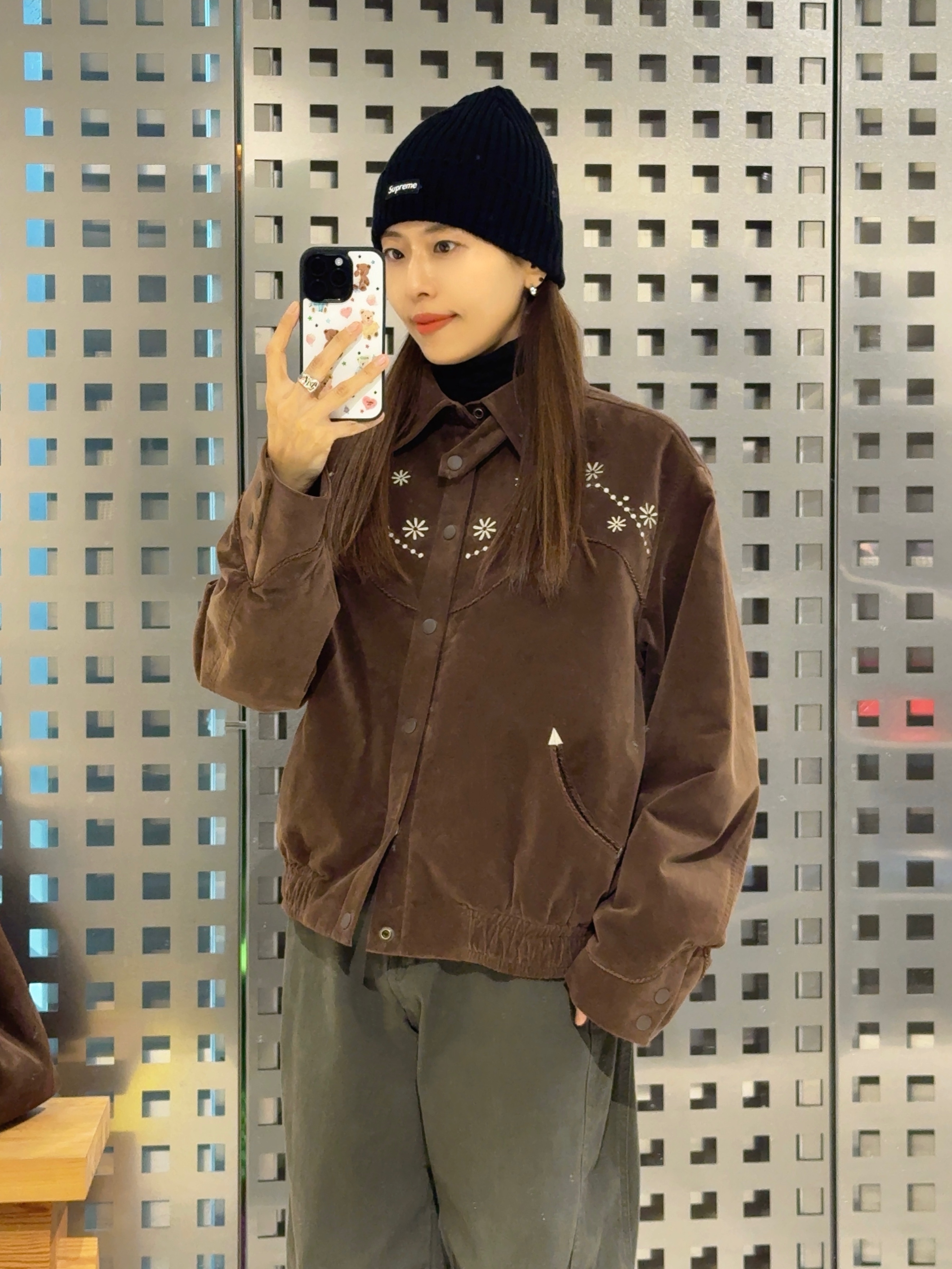 Supreme Overdyed Beanie Black 착용 스타일
