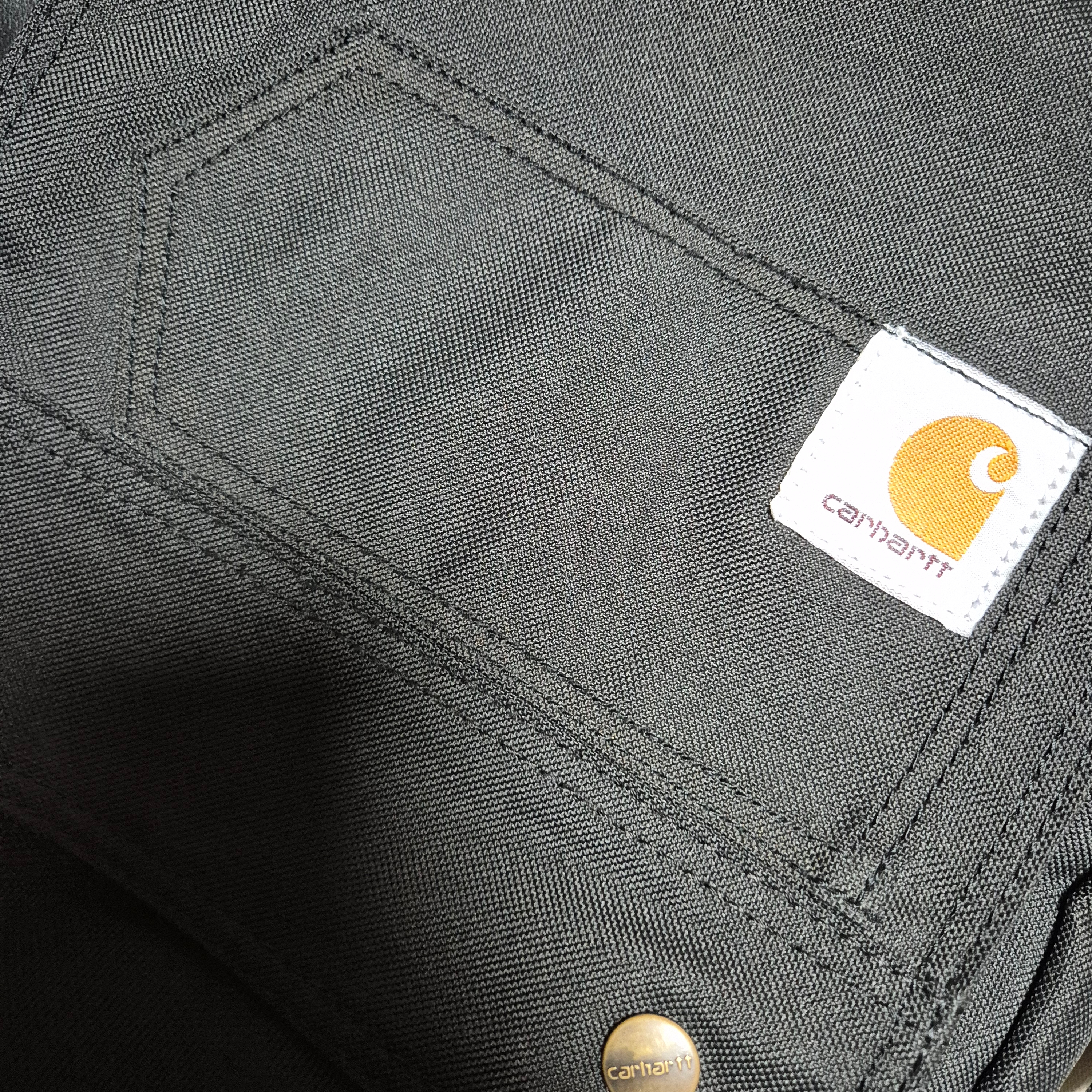 Carhartt Crossbody Snap Bag Black 착용 스타일