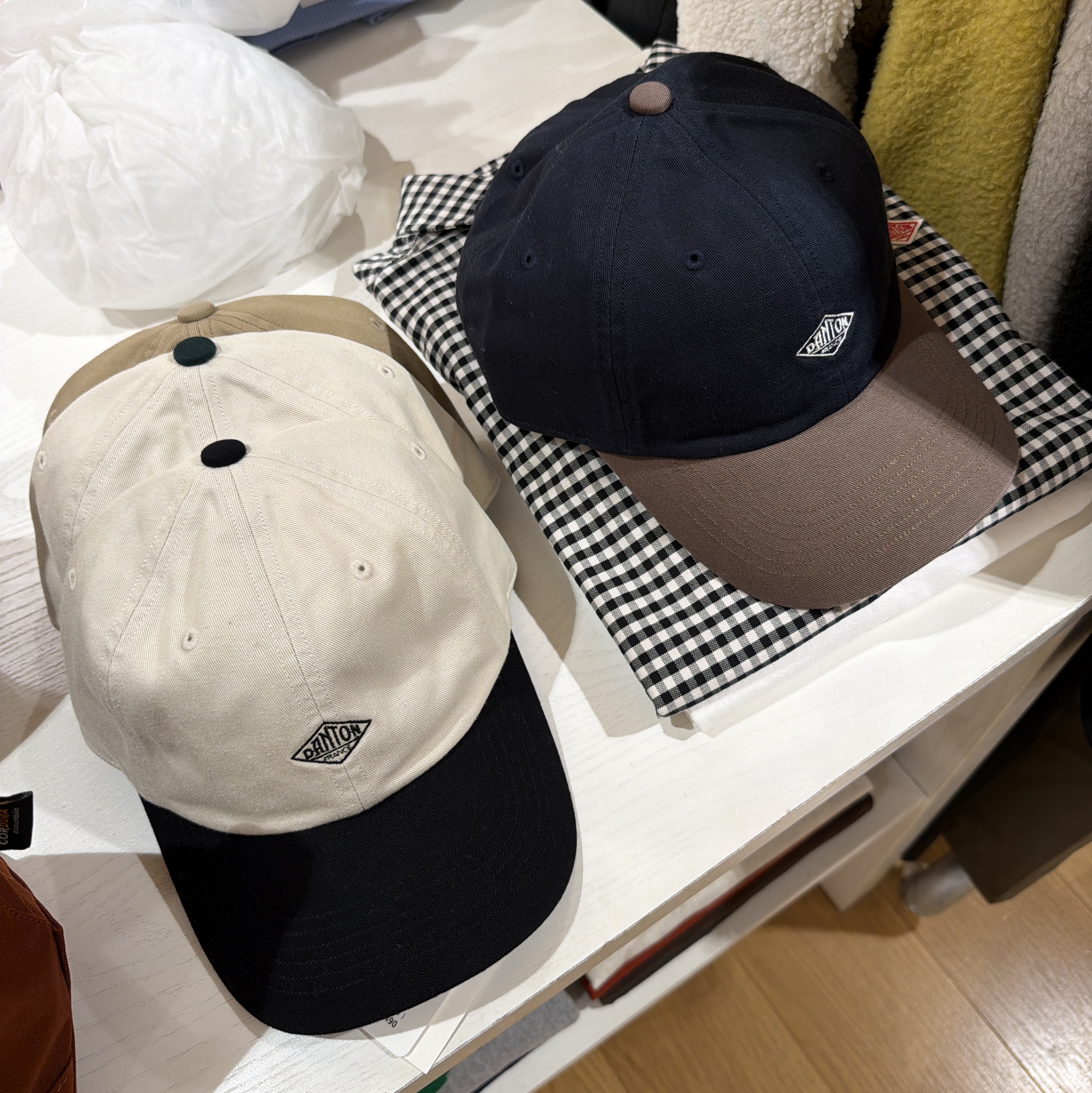 Danton Micro Fleece Jet Cap Black, Danton Chino Cloth 6-Panel Cap 2 Tone Ecru Black 착용 스타일