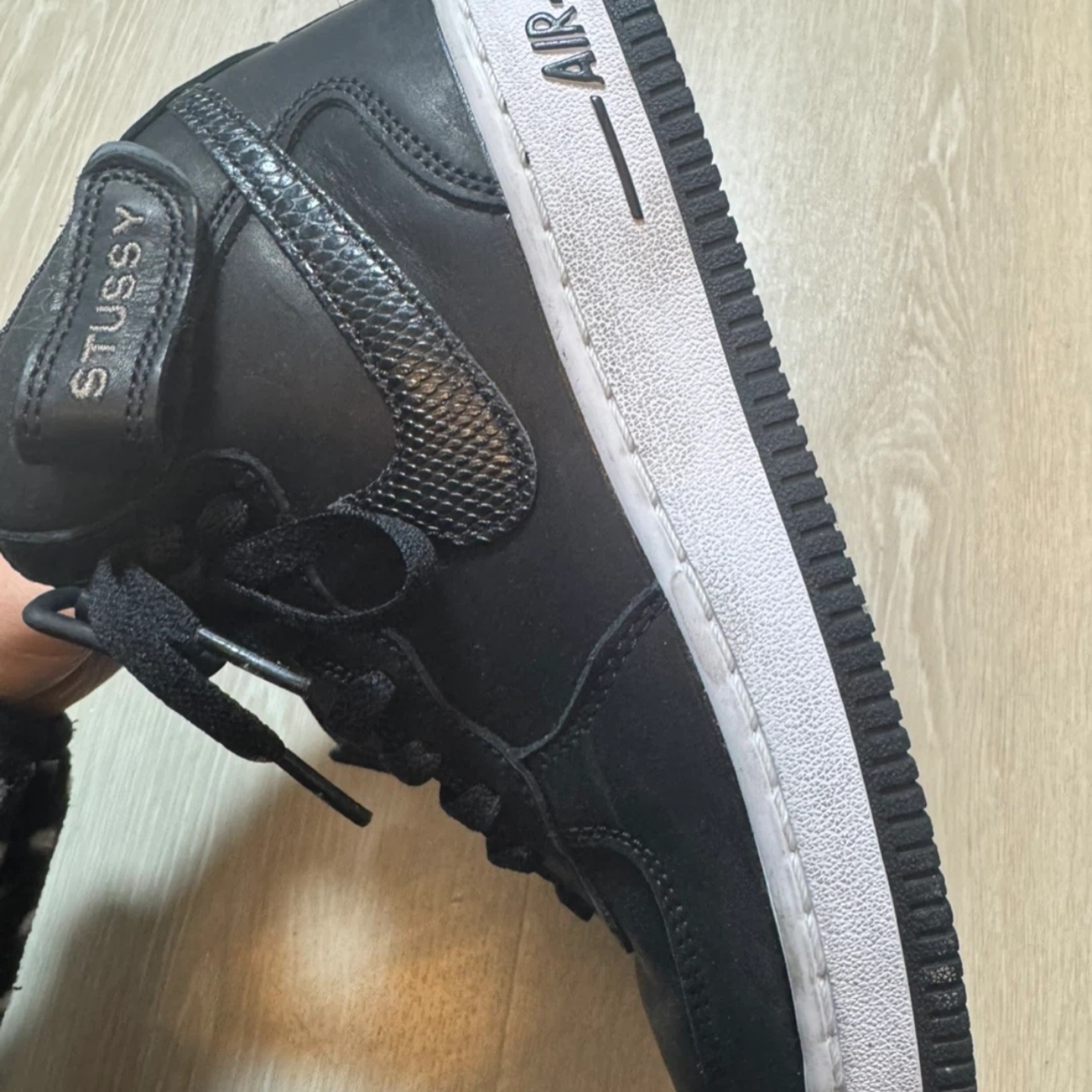 Nike x Stussy Air Force 1 '07 Mid SP Black 착용 스타일
