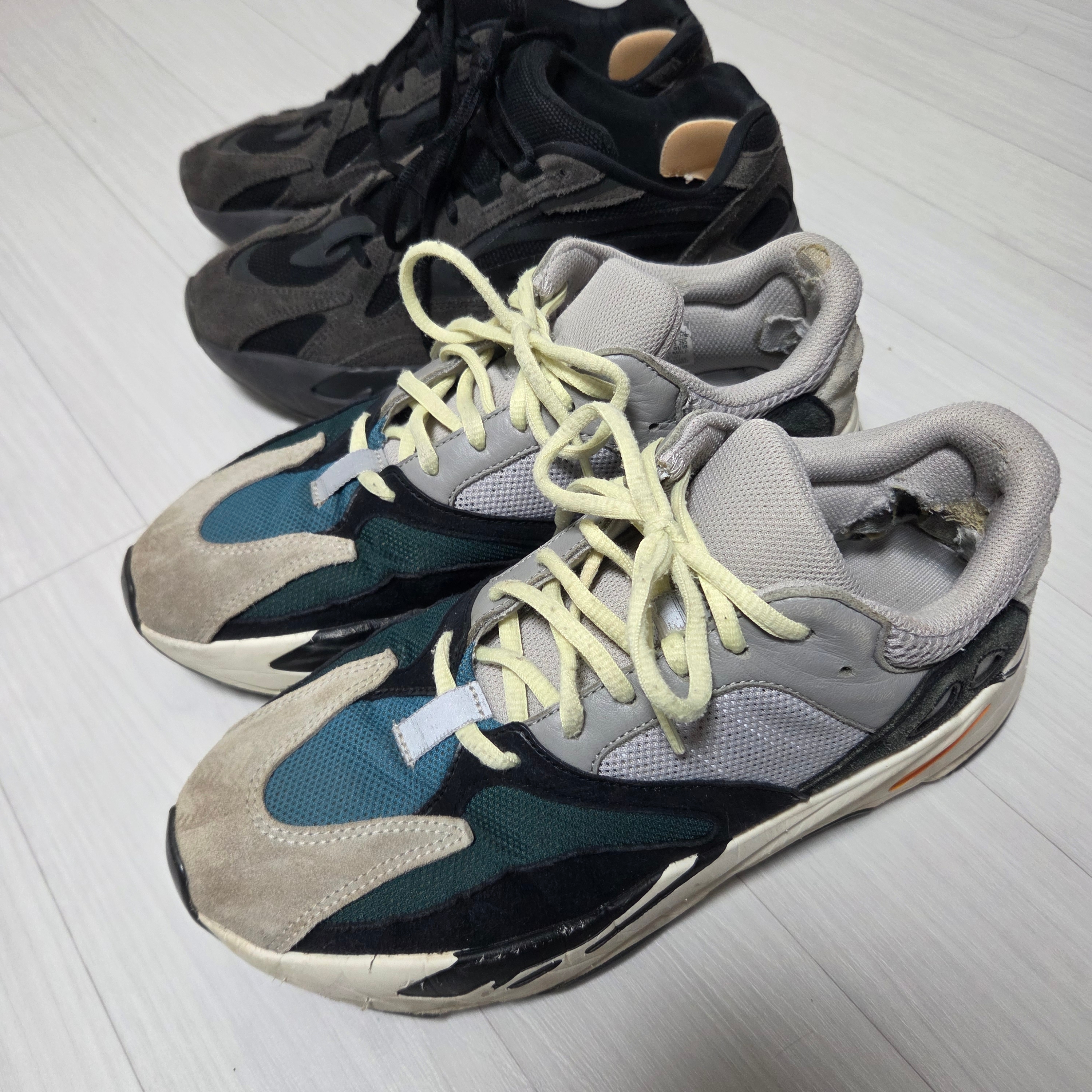 Adidas Yeezy Boost 700 Wave Runner Solid Grey 2017/2019, Adidas Yeezy Boost 700 V2 Vanta 2019 착용 스타일