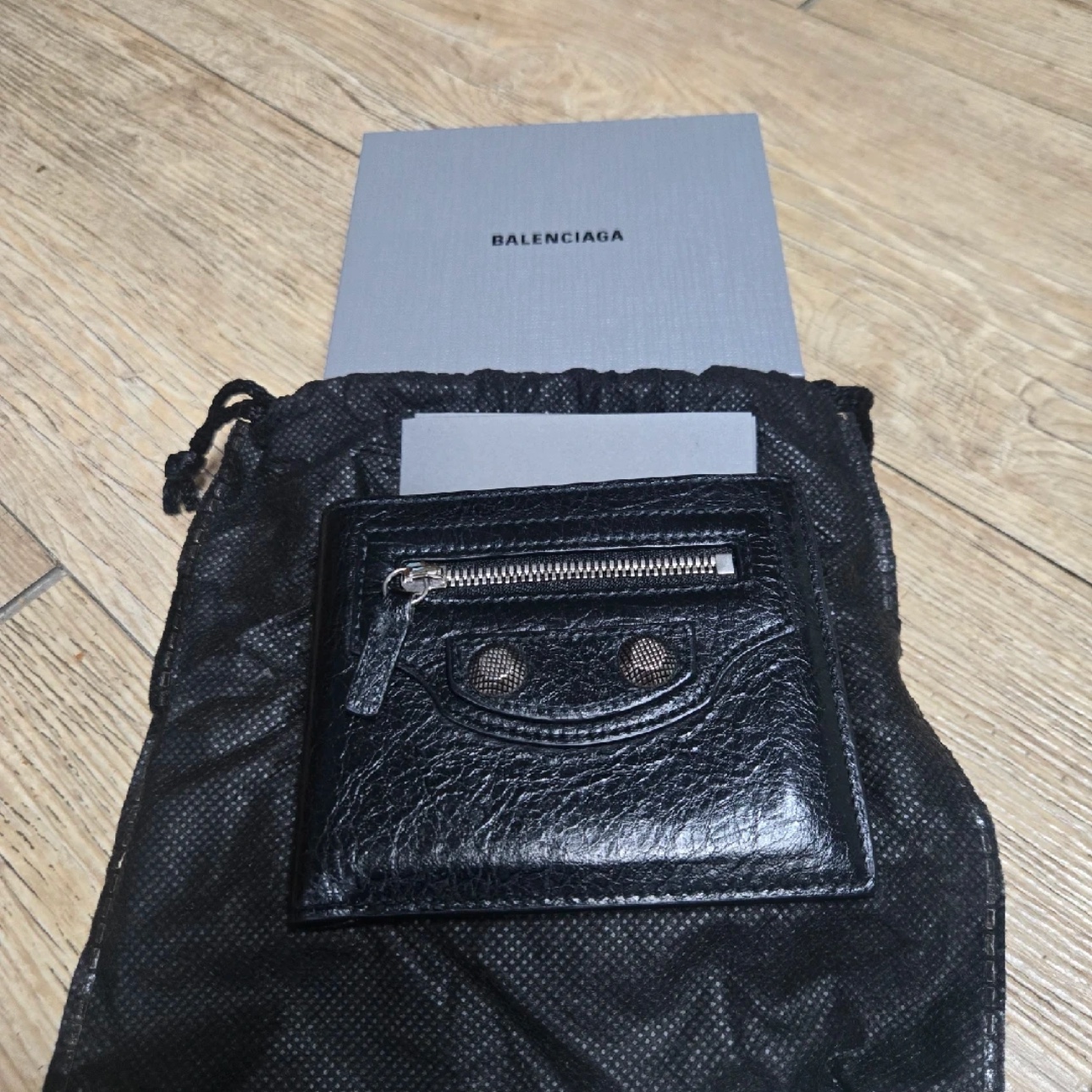 Balenciaga Le Cagole Mini Wallet Black 착용 스타일