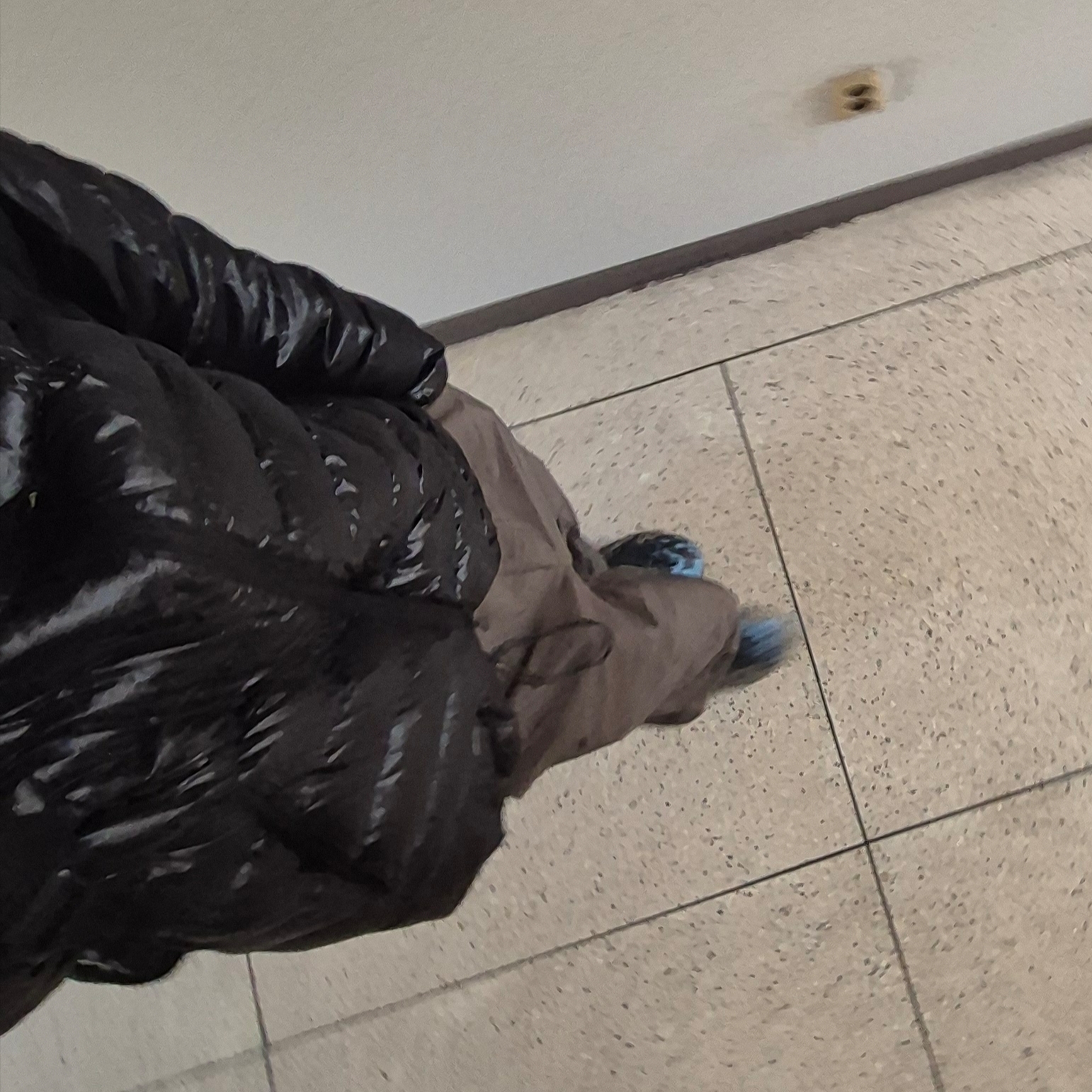 Musinsa Standard Iron Light Down Jacket Black, Adidas Yeezy Foam RNNR MX Cinder 착용 스타일
