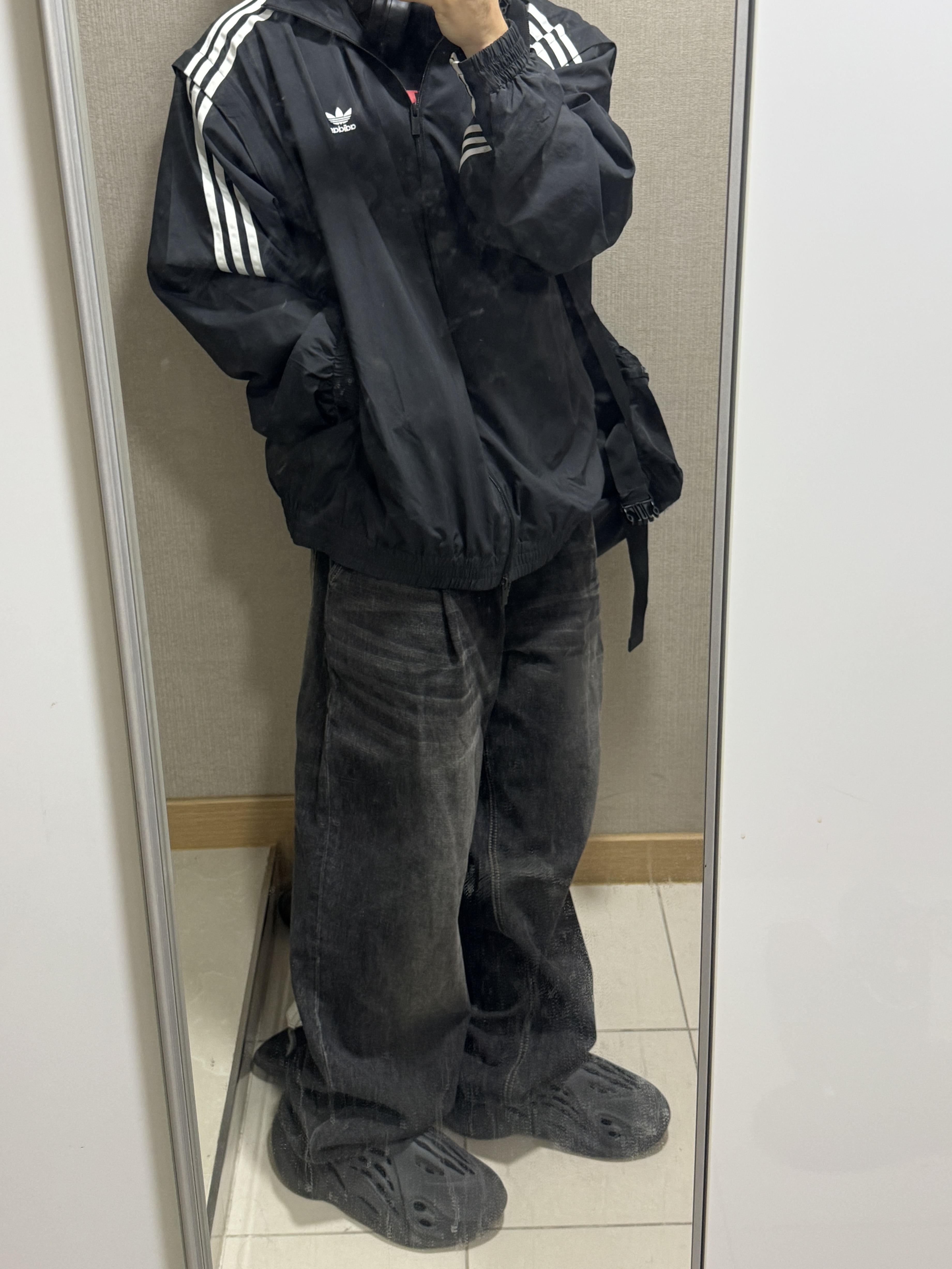 (W) Adidas Adilenium Season 2 Oversized Zip Track Top Gender Neutral Black - KR Sizing, Adidas Yeezy Foam RNNR Onyx 착용 스타일