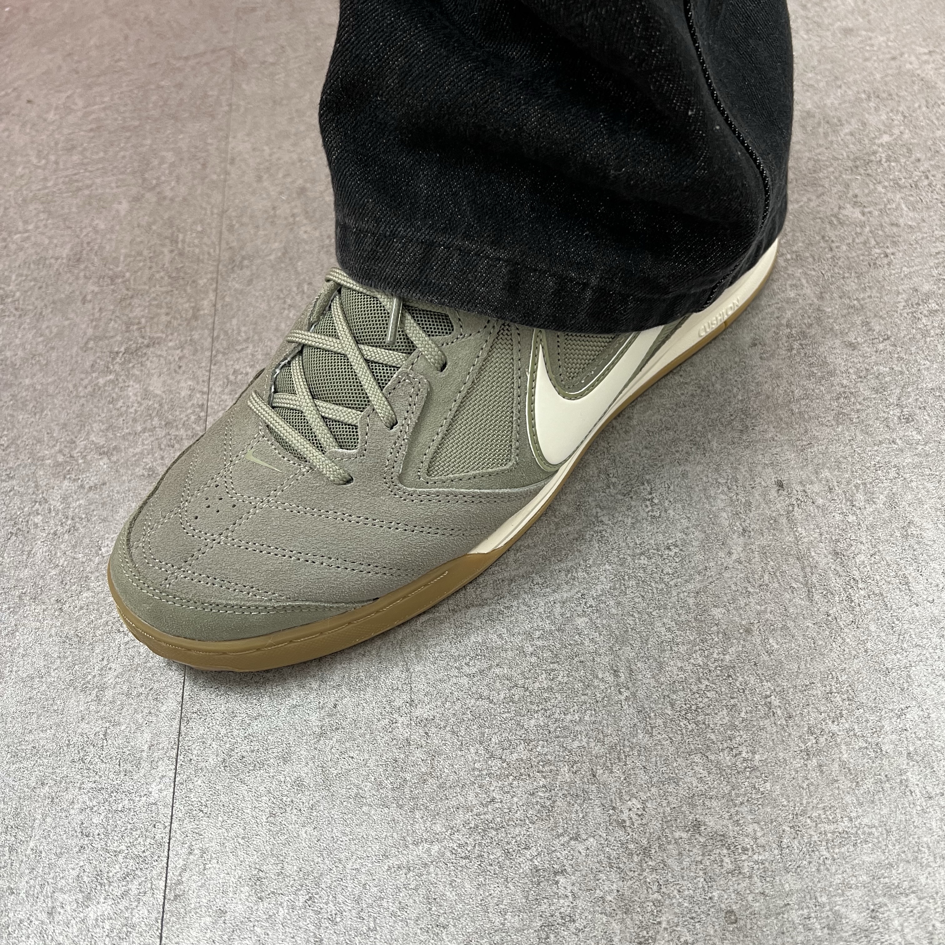 Nike Gato Light Army 착용 스타일