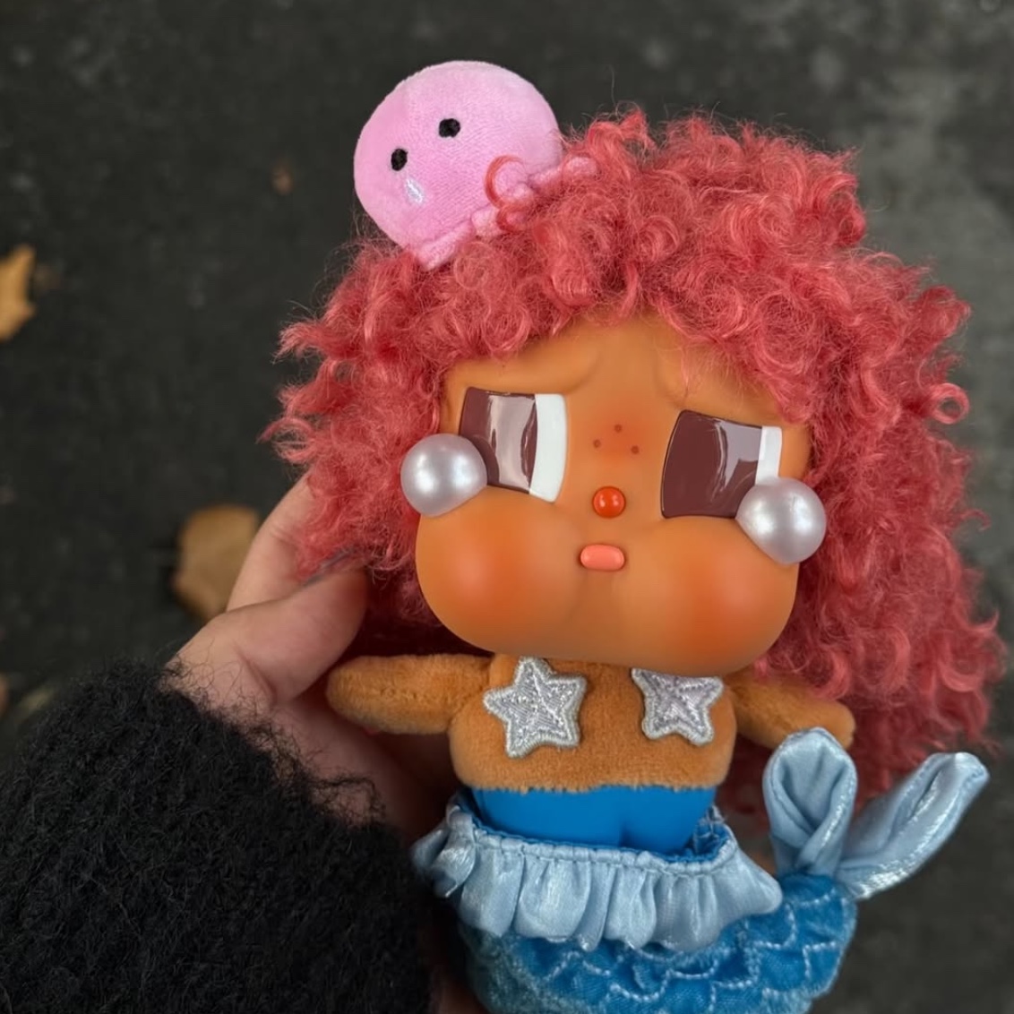Pop Mart Crybaby Vacation Mode On Series Vinyl Plush Pendant Merbaby Tears (Opened Case) 착용 스타일