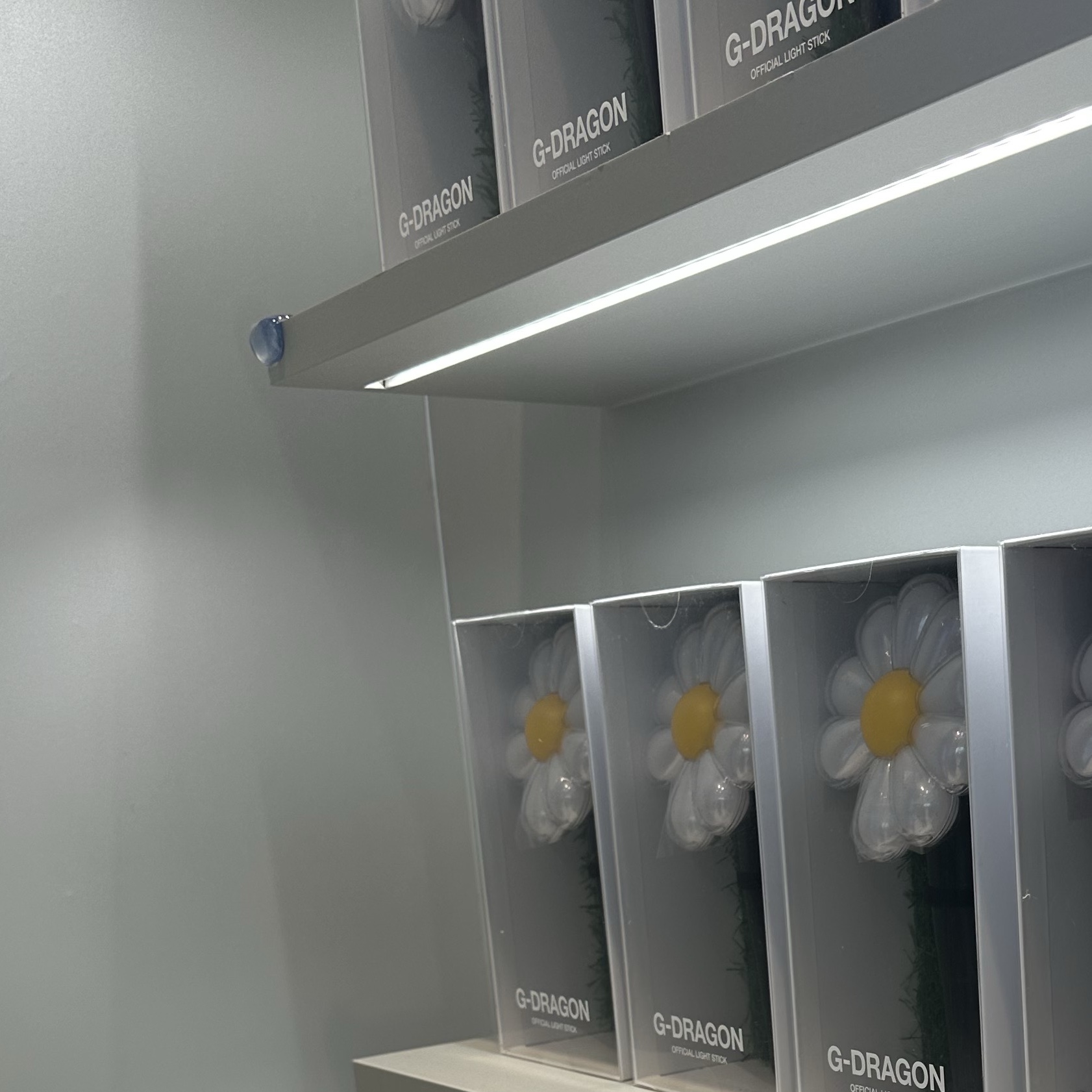 G-DRAGON Ubermensch Official Light Stick 착용 스타일