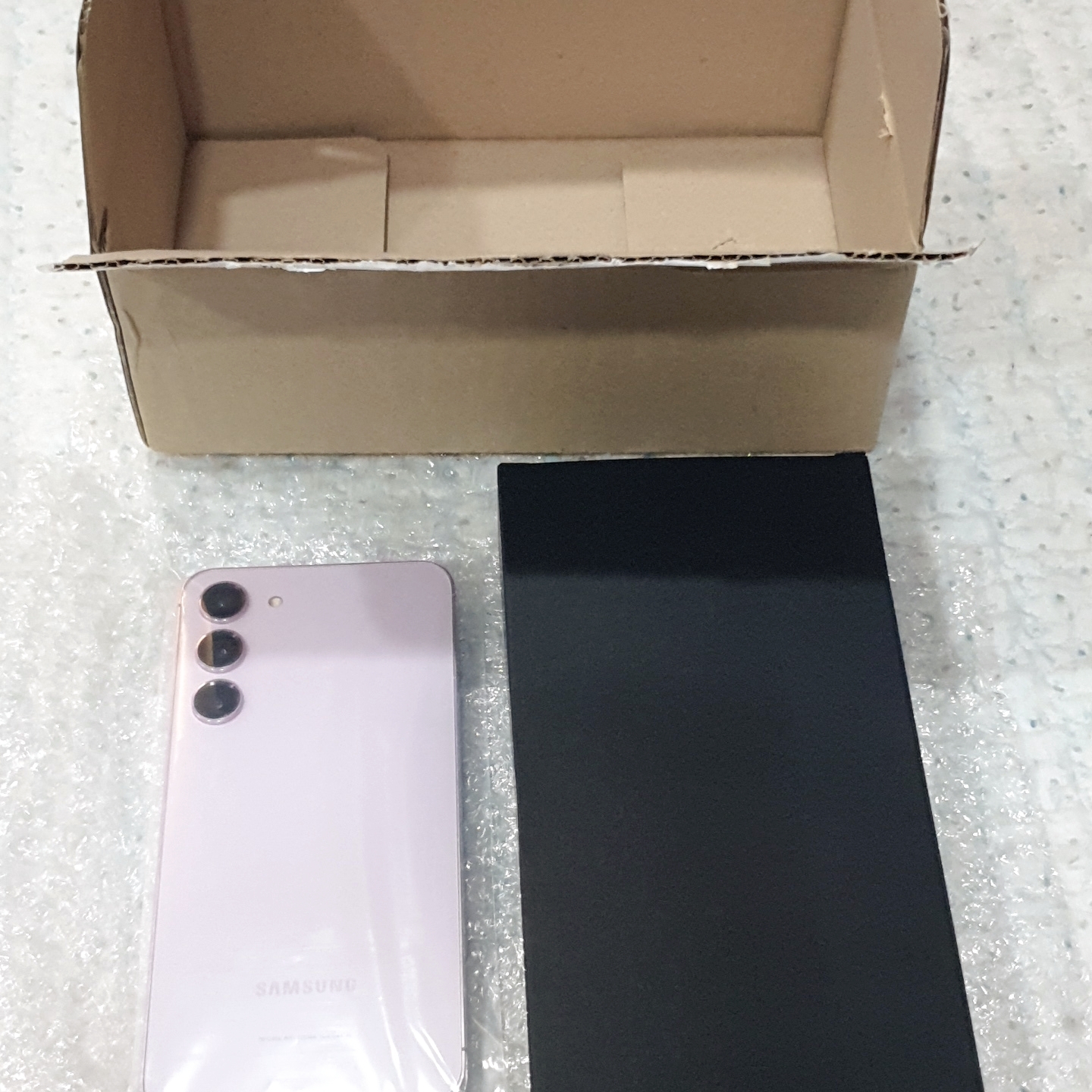 [S등급] Refurbished Galaxy S23+ 256GB Lavender 착용 스타일 - 3