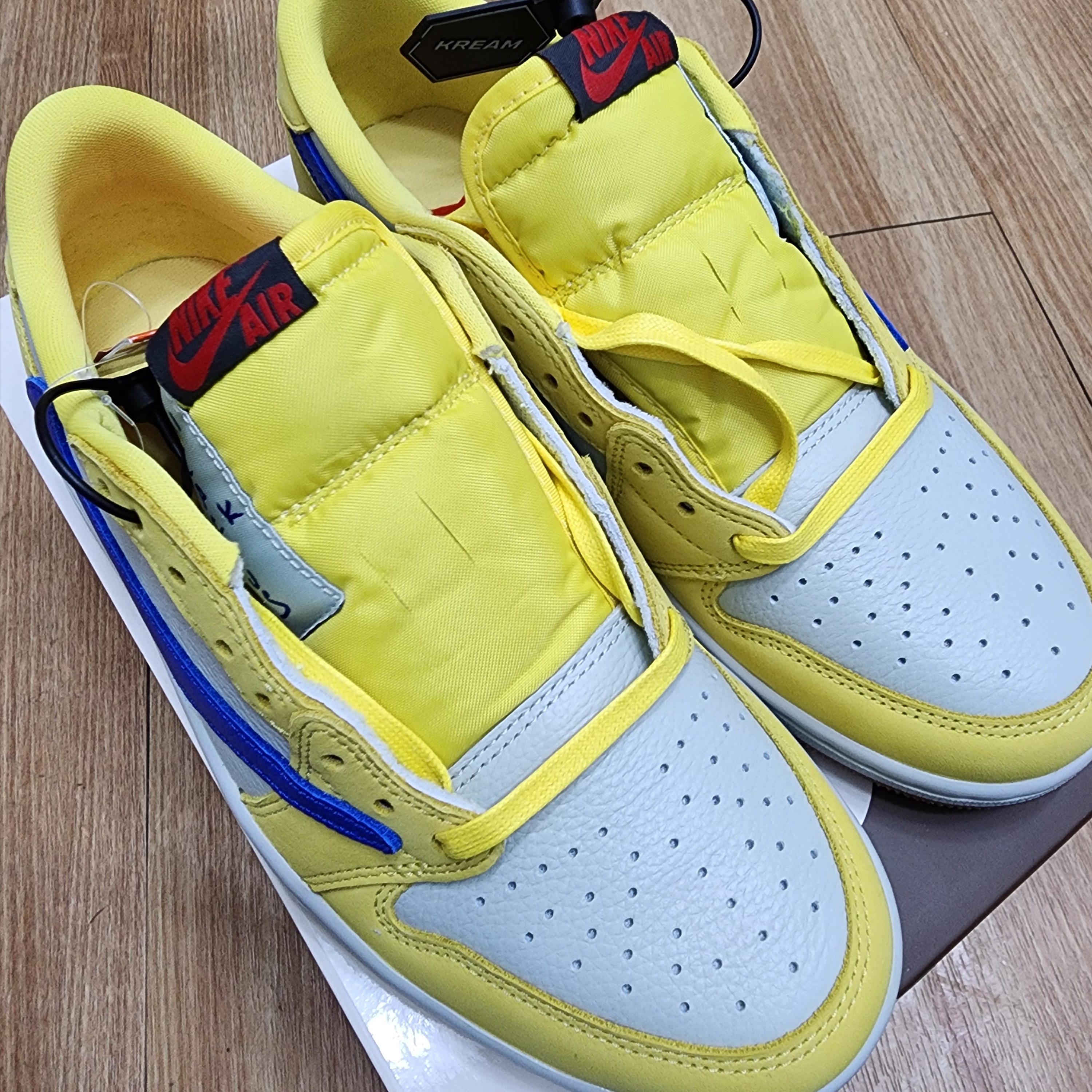 (W) Jordan 1 x Travis Scott Retro Low OG SP Canary 착용 스타일