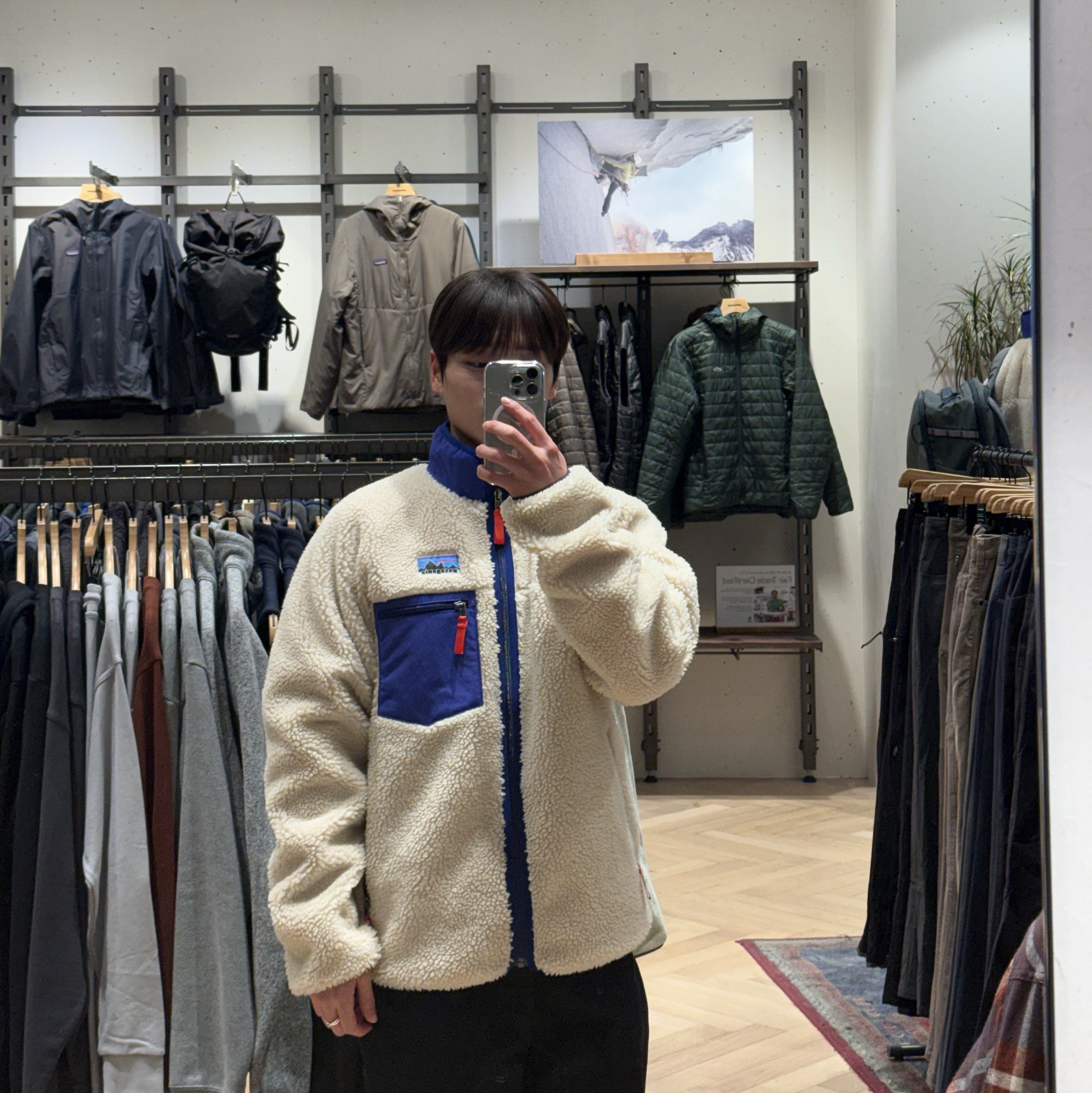 Patagonia Classic Retro-X Fleece Jacket Dark Natural 착용 스타일 - 2
