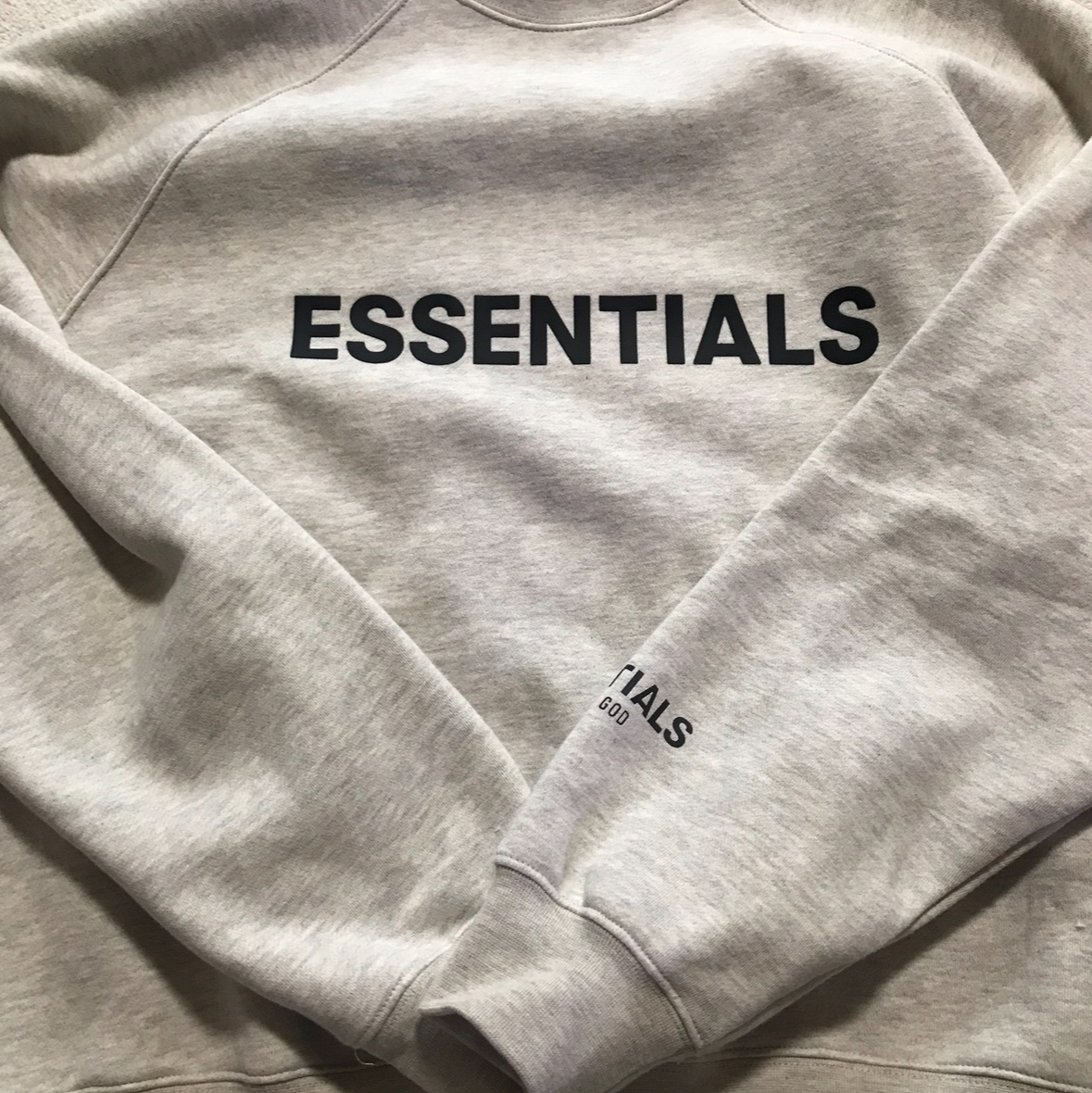 Essentials 3D Silicon Applique Crewneck Heather Oatmeal/Dark Heather Oatmeal - 20FW 착용 스타일