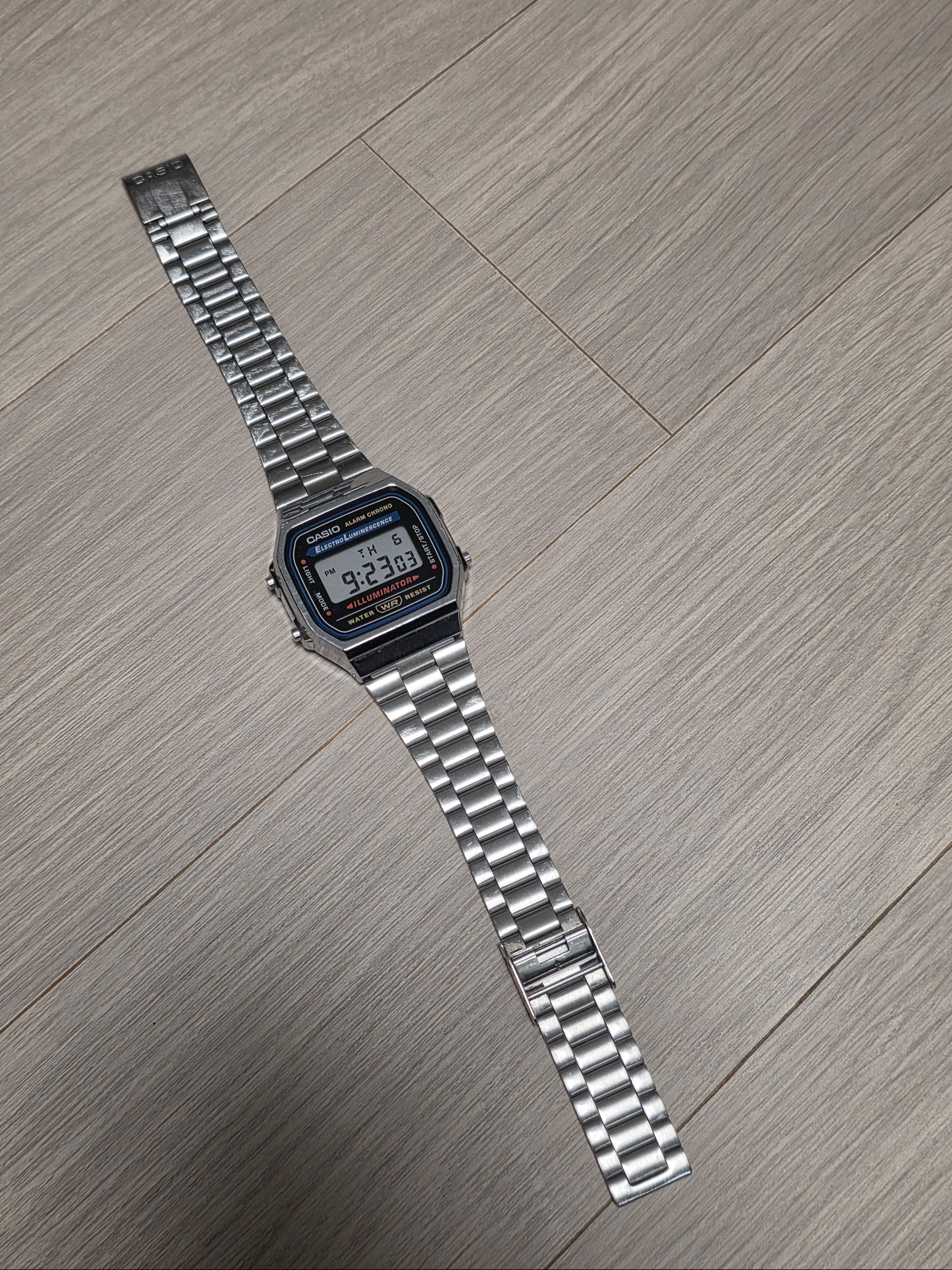 Casio A168WA-1W 착용 스타일